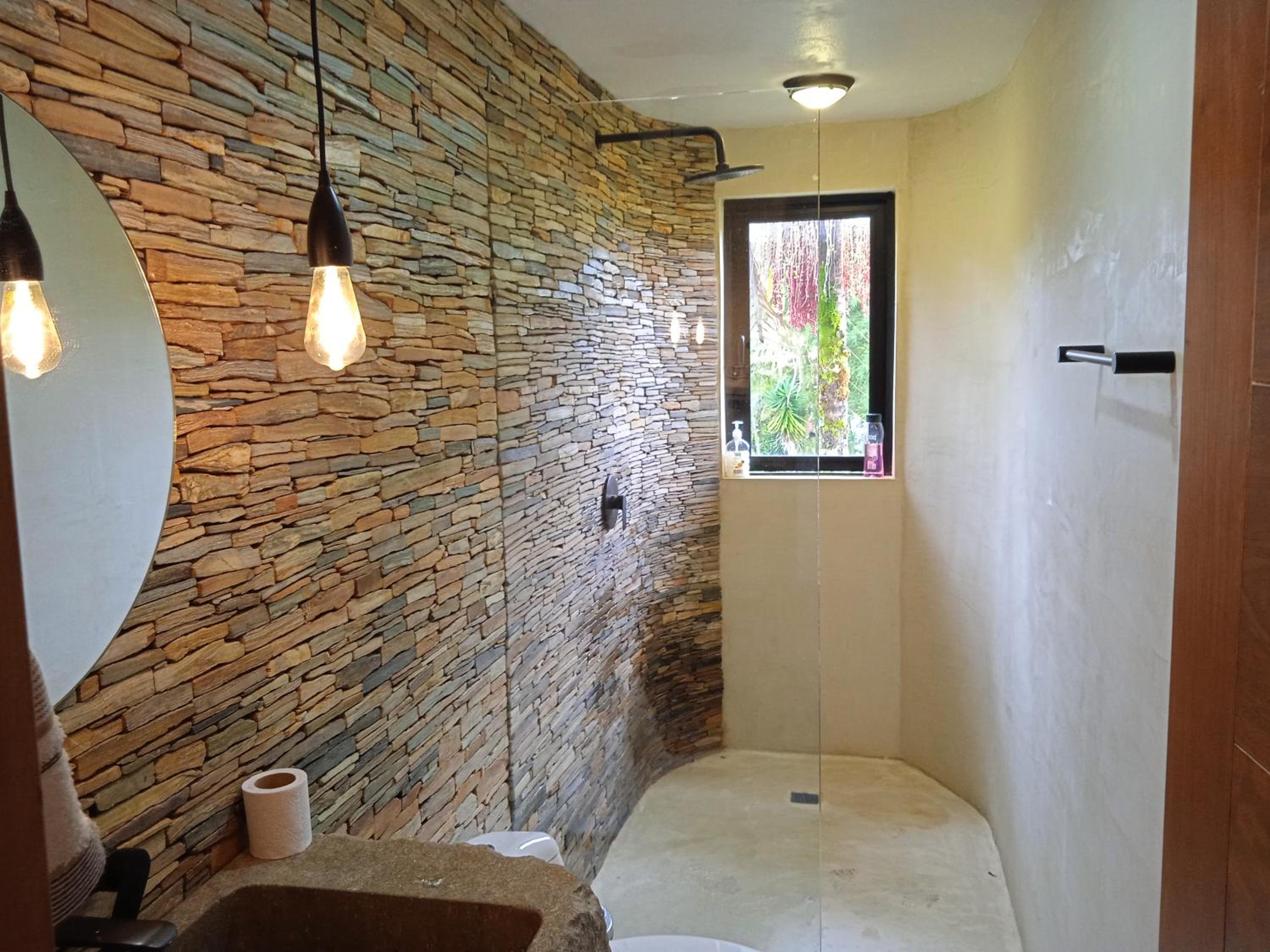 Family Room With Shared Bathroom photo 3