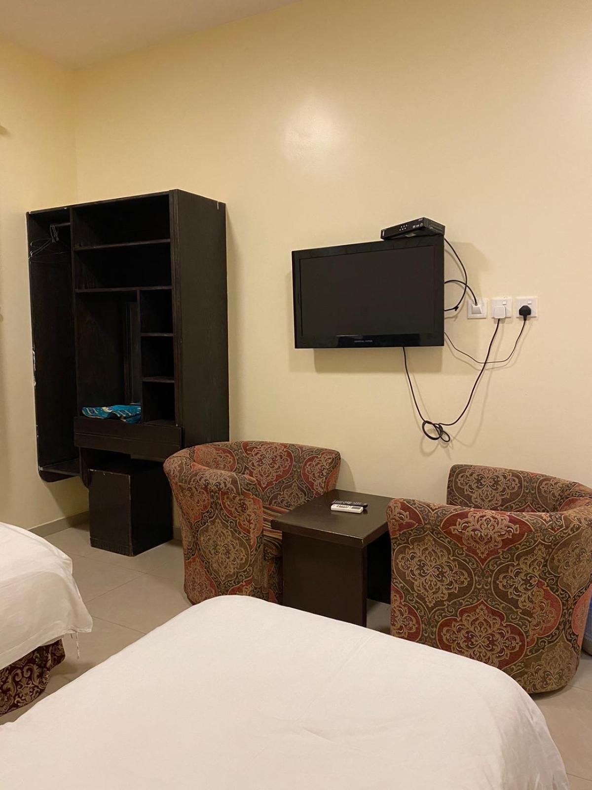 Economy Twin Room photo 2