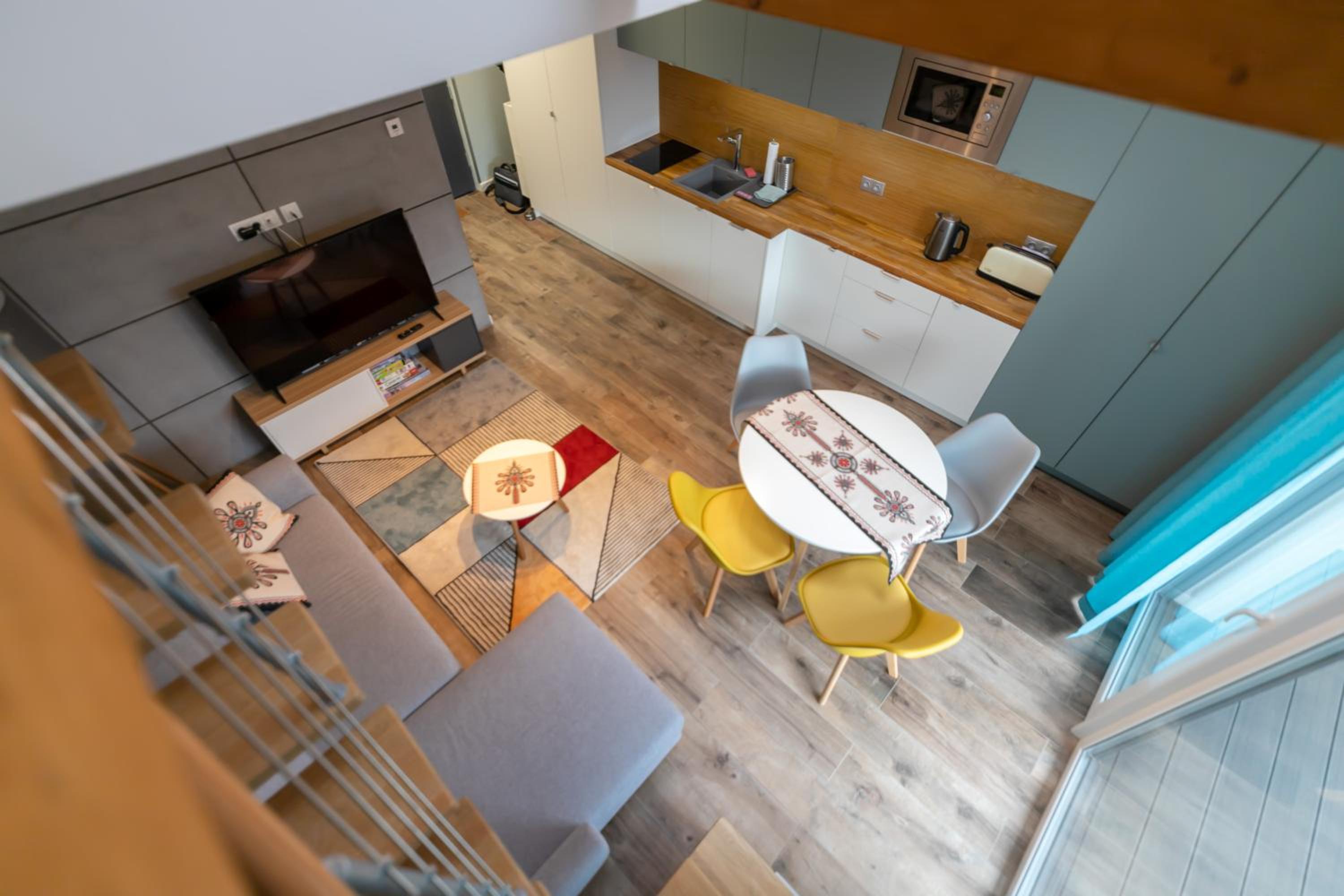 Apartment - Split Level - Photo 4