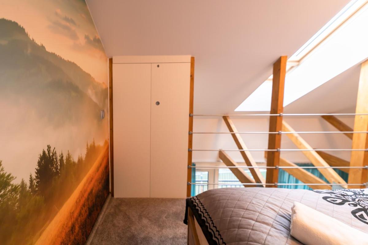 Apartment - Split Level - Photo 10