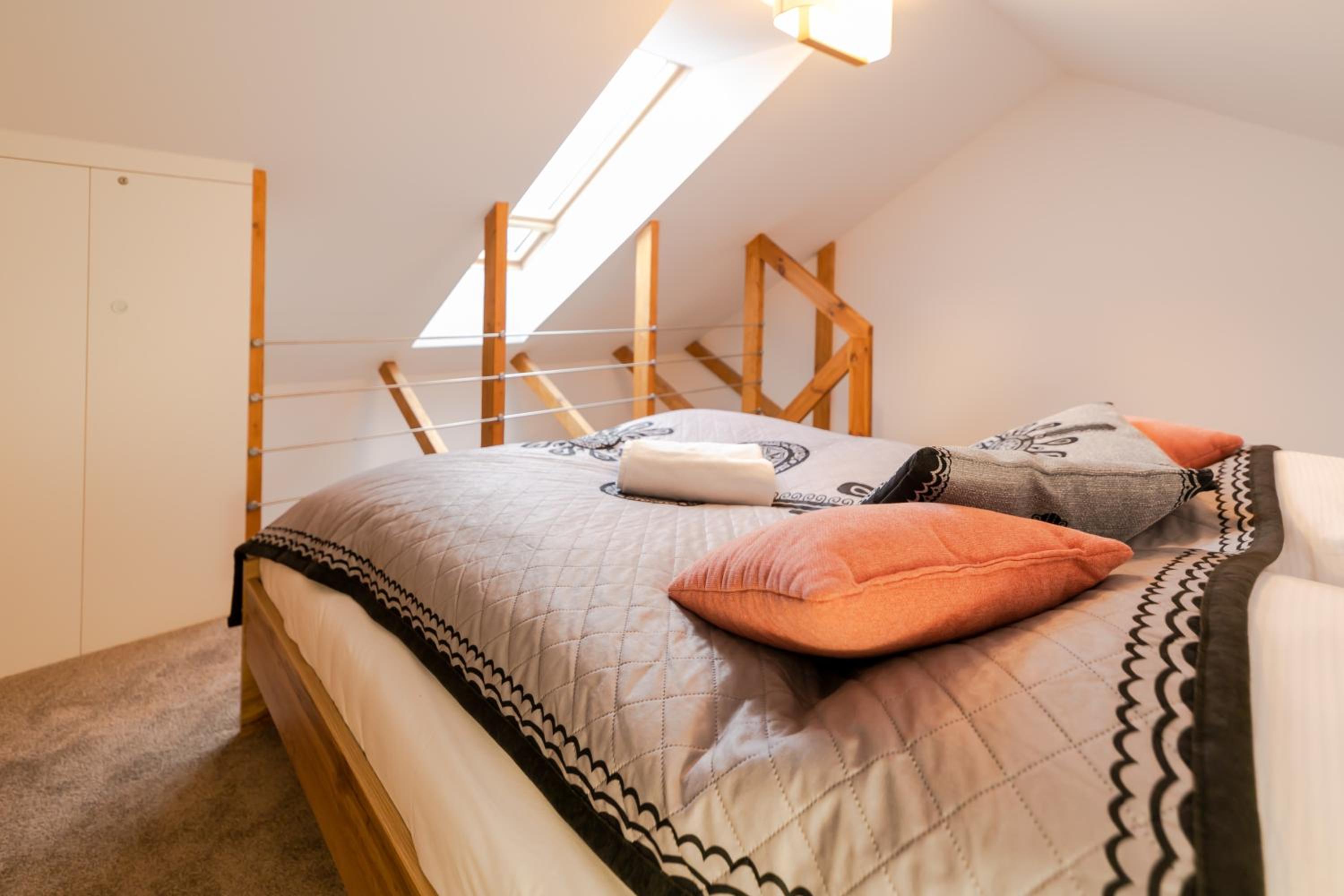 Apartment - Split Level - Photo 9