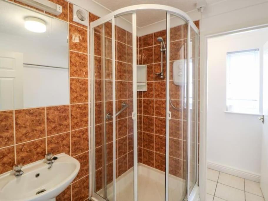 Two-Bedroom Bungalow - Photo 16