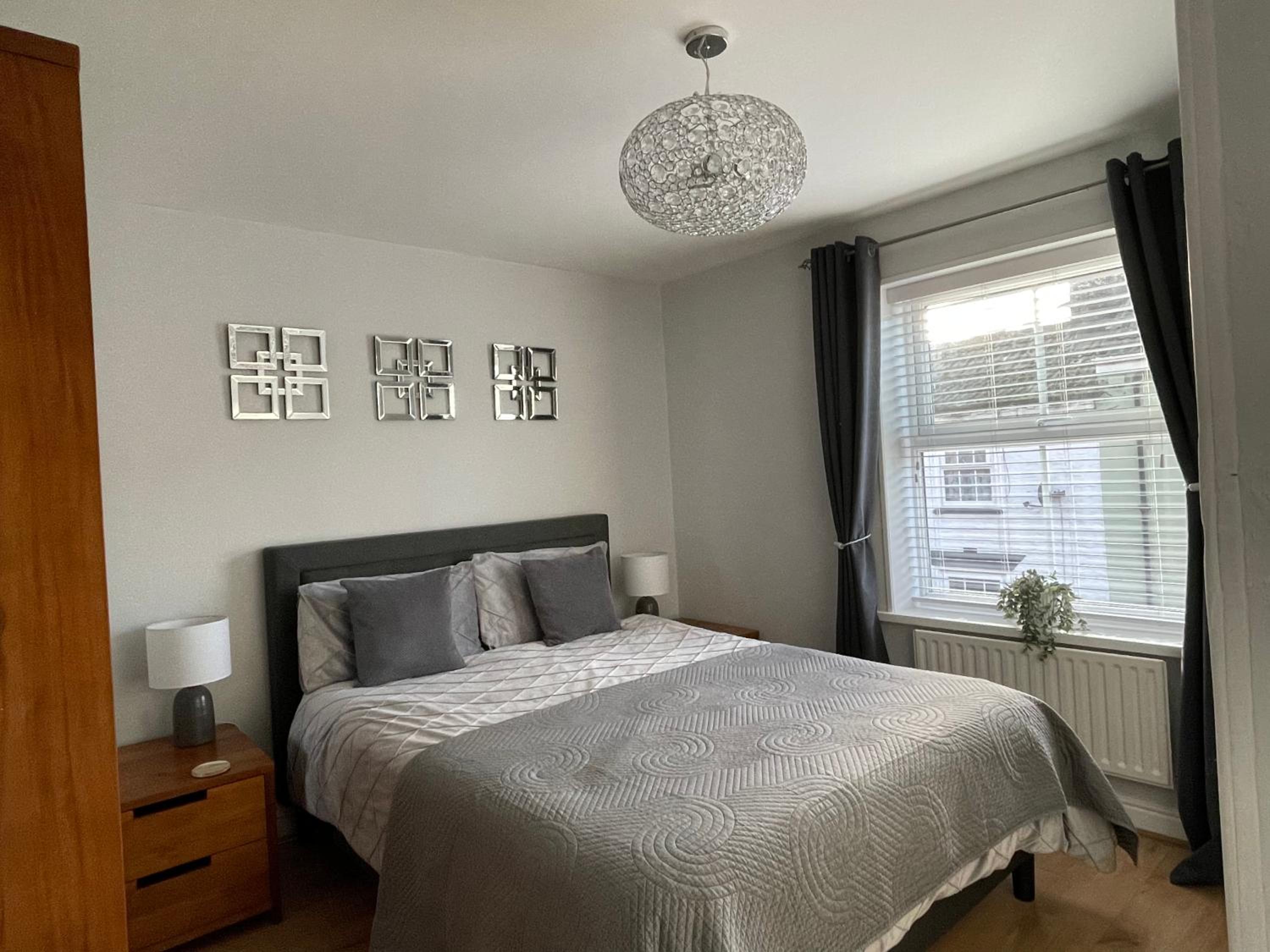 Three-Bedroom House photo 3