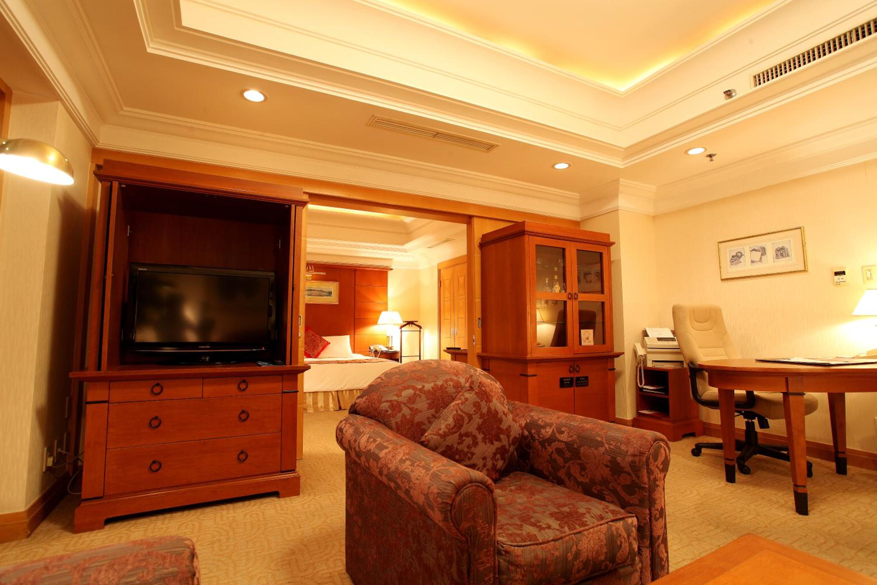 Suite - Photo 3