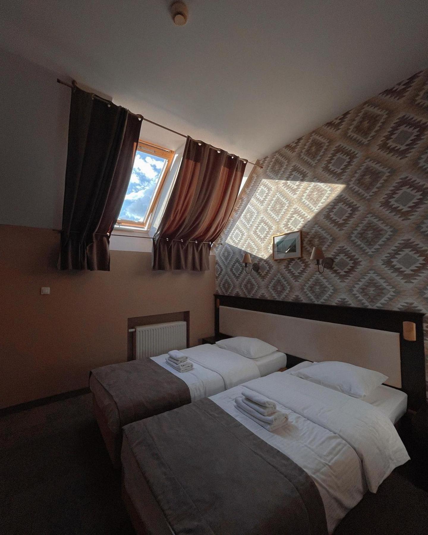 Double or Twin Room - Photo 3