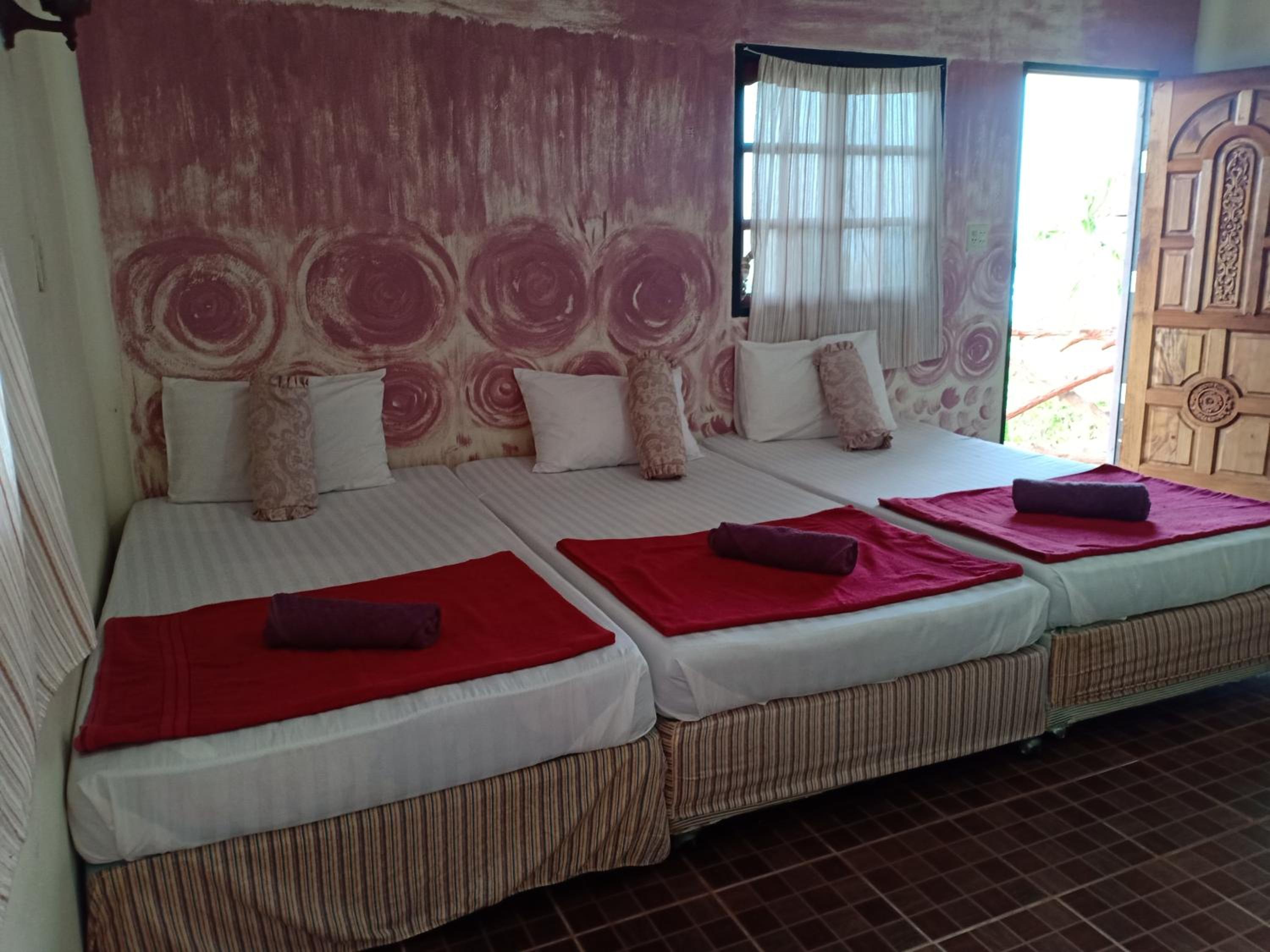 Triple Room with View - Photo 5