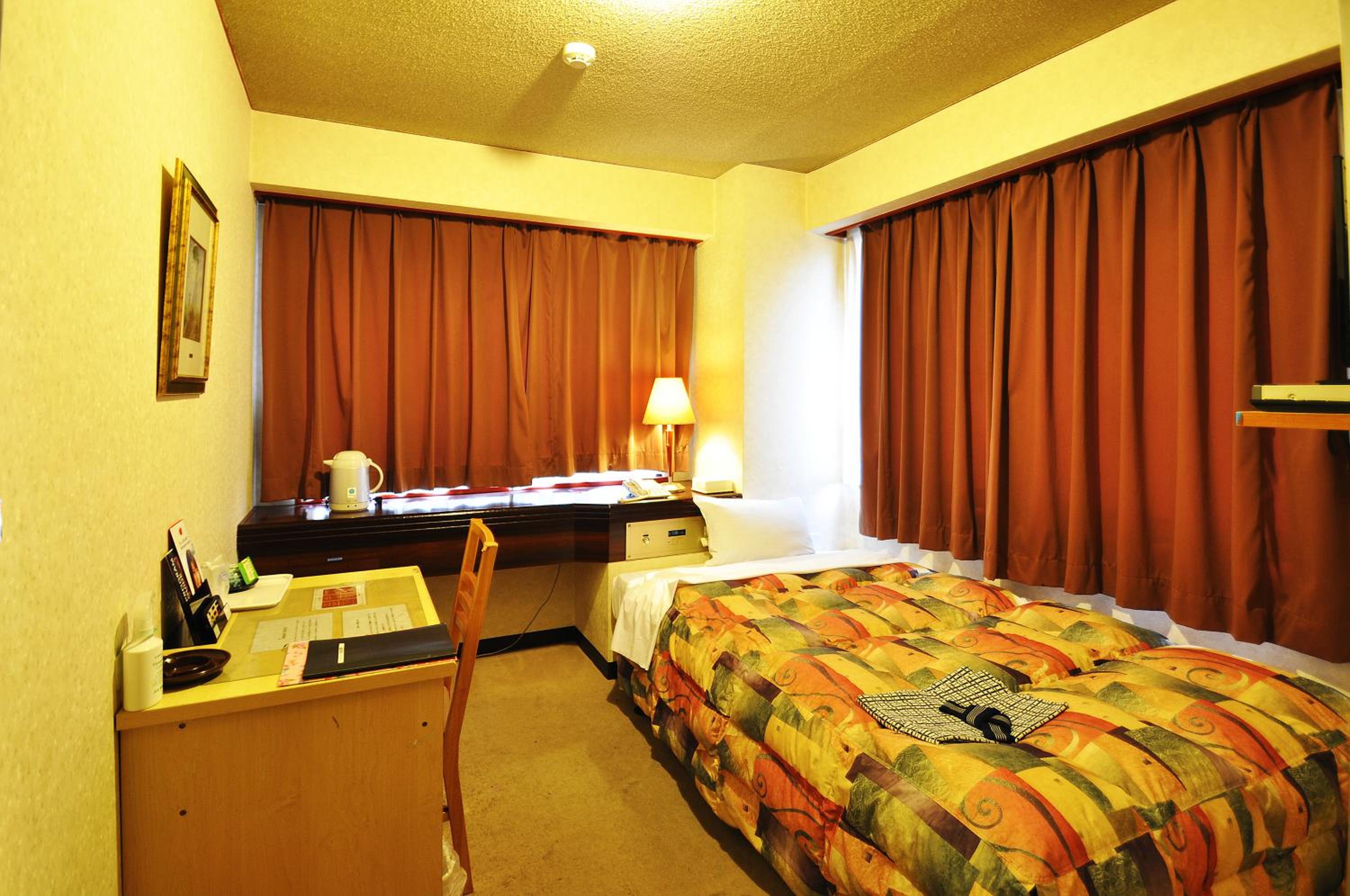 Single Room B - Smoking  photo 2
