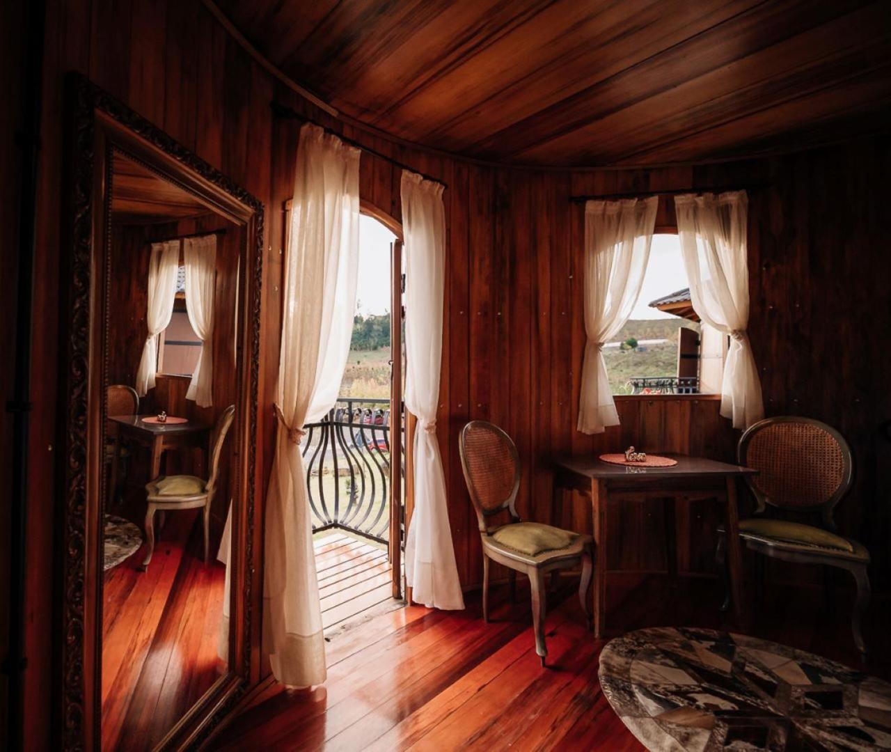 Deluxe King Room photo 1