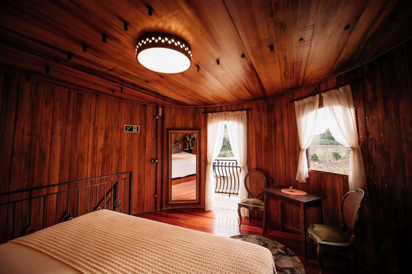 Deluxe Double Room with Bath photo 3