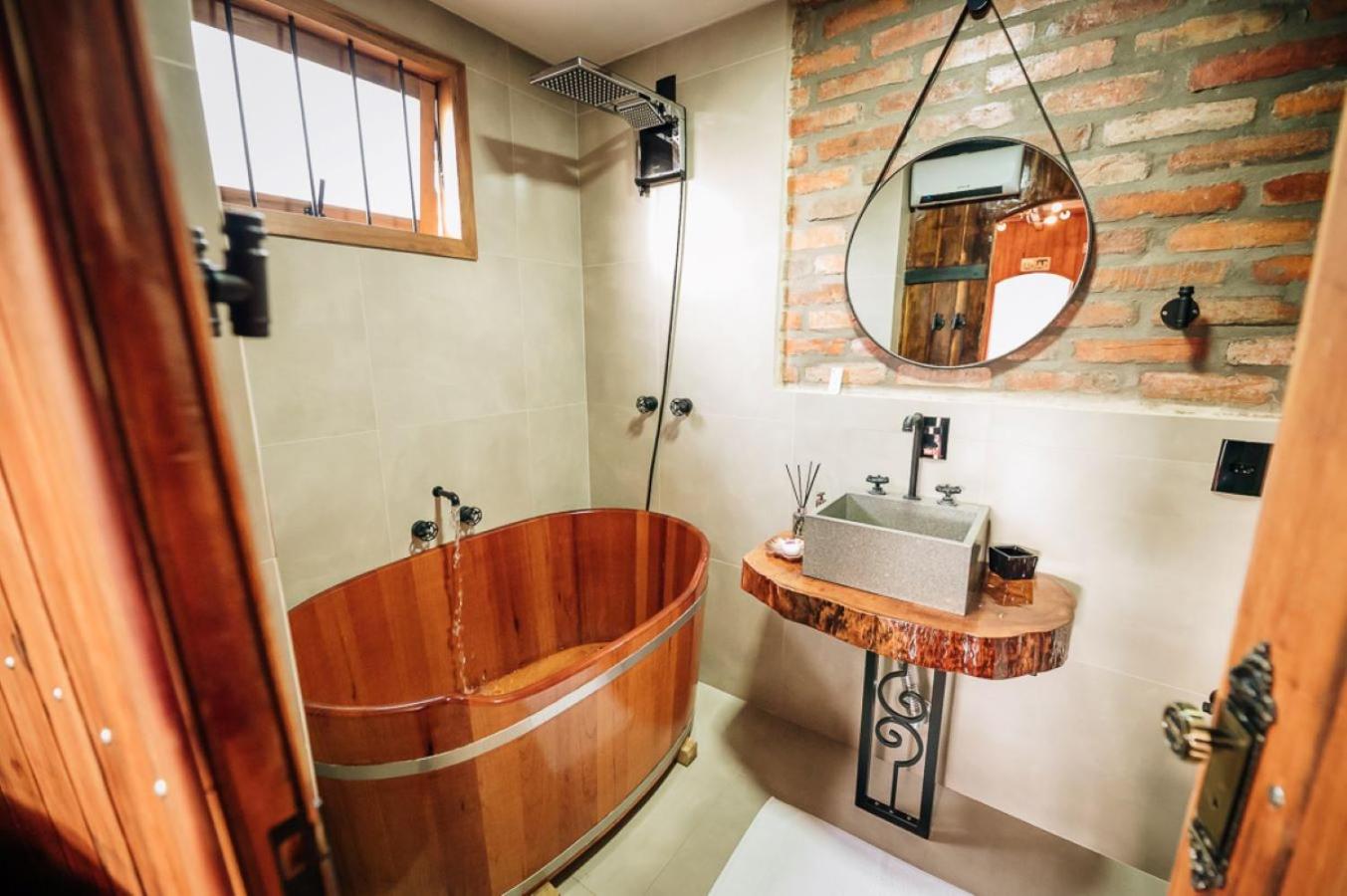 Deluxe Double Room with Bath photo 2