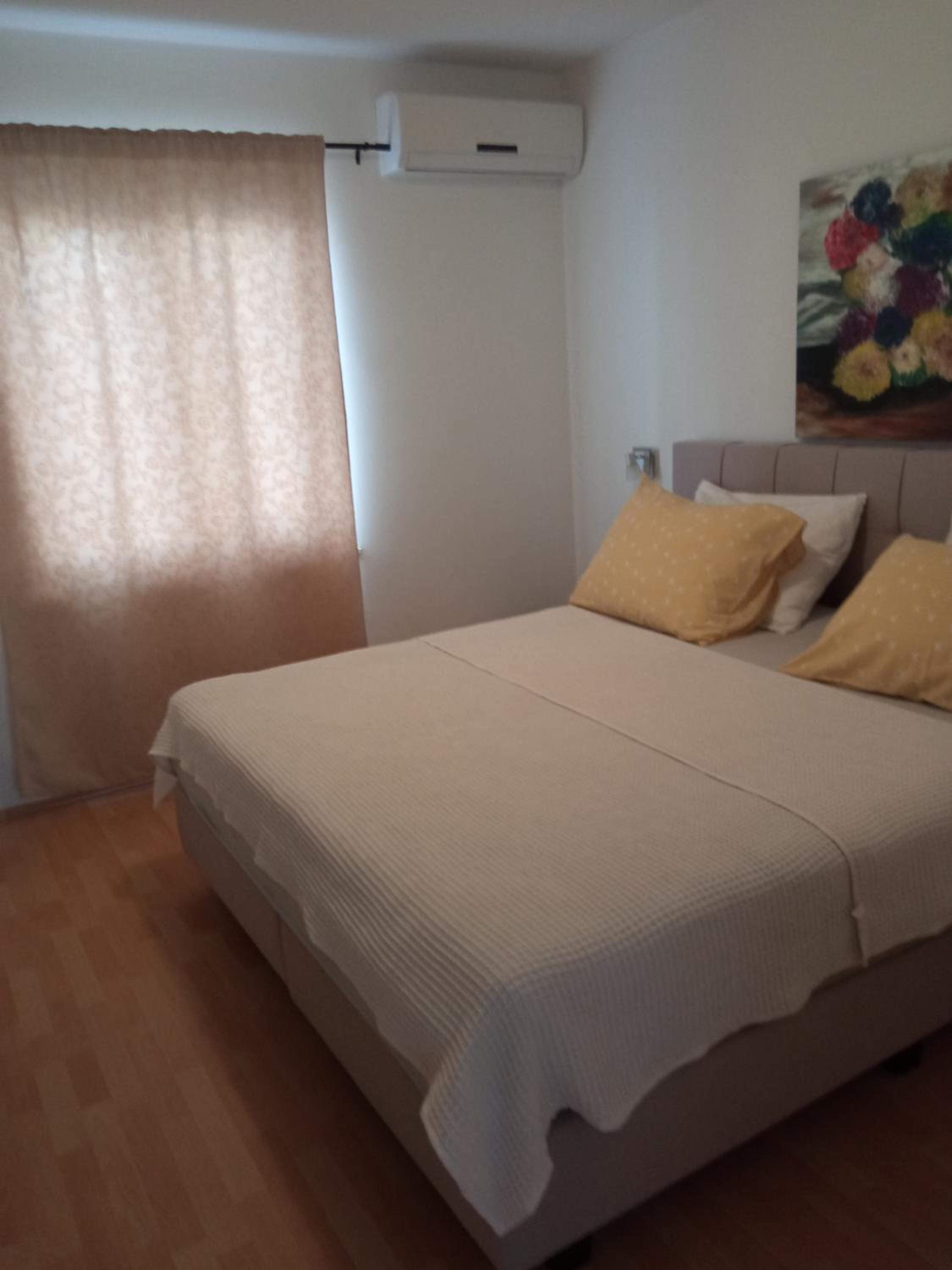 One-Bedroom Apartment - Photo 1