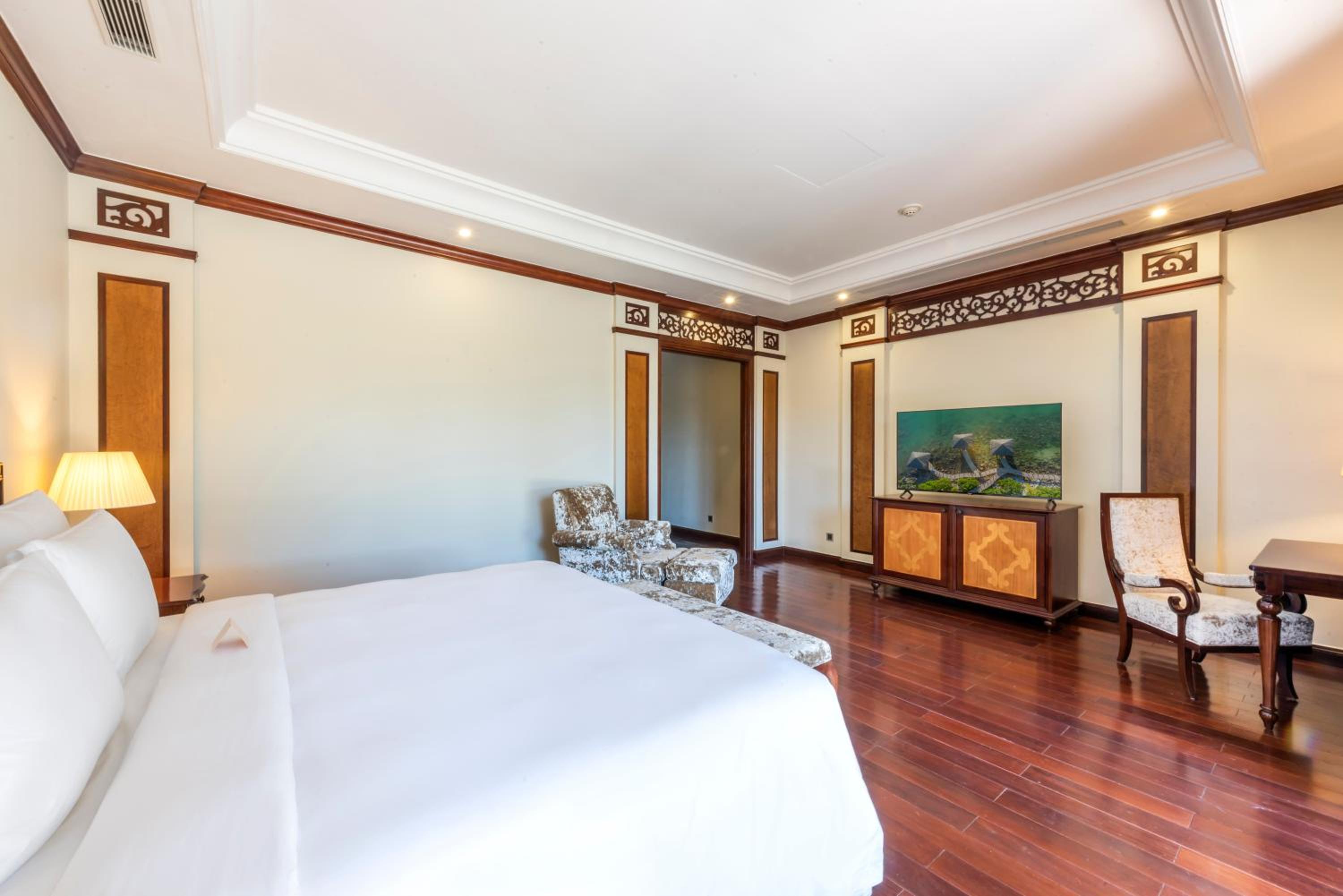 Grand Duplex Villa King Bed - Private Pool - Photo 3