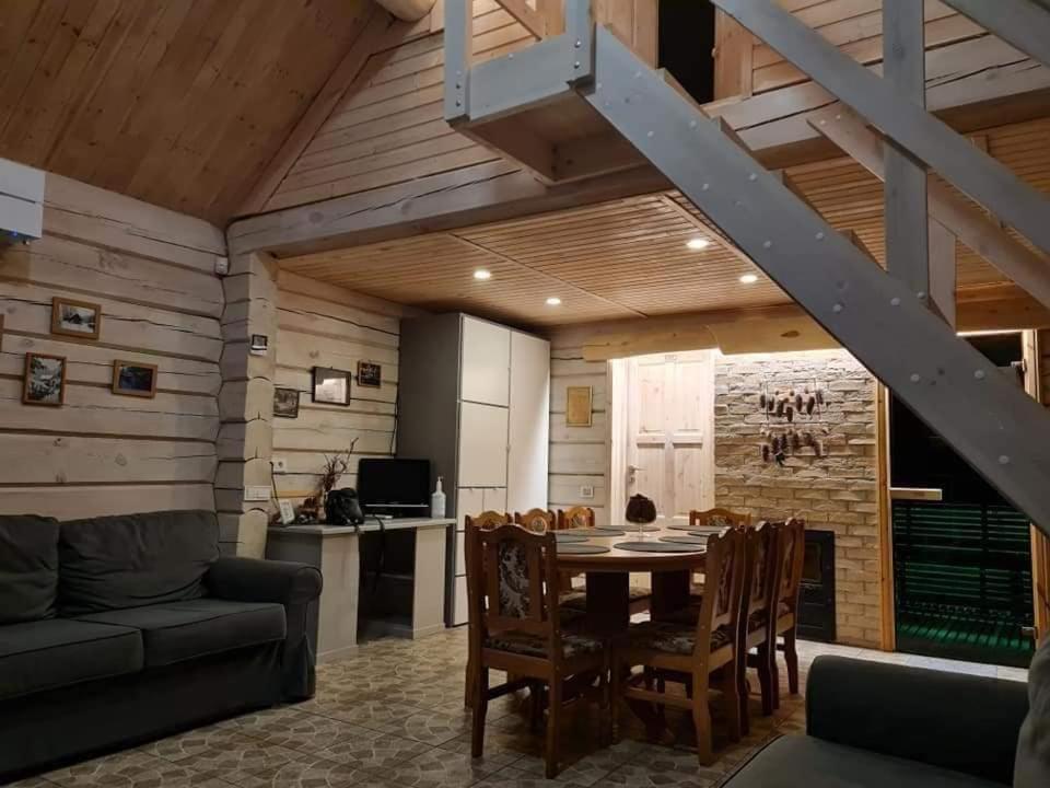 One-Bedroom House photo 1