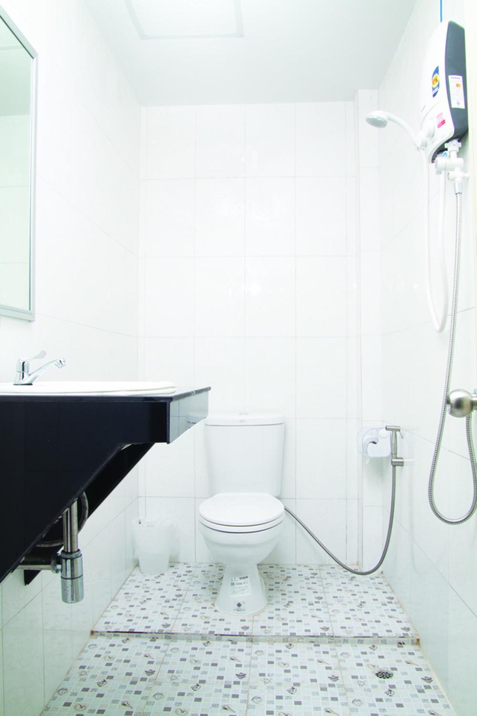 Economy Single Room With Private Bathroom - No Window photo 2