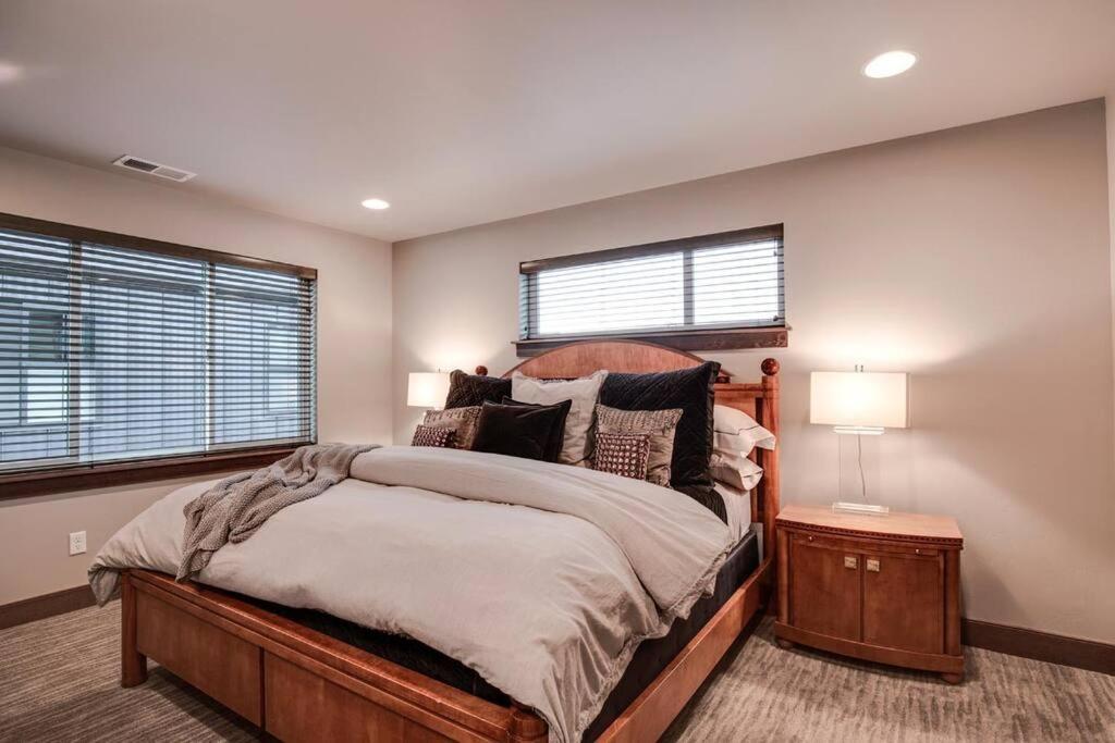 Three-Bedroom House photo 2
