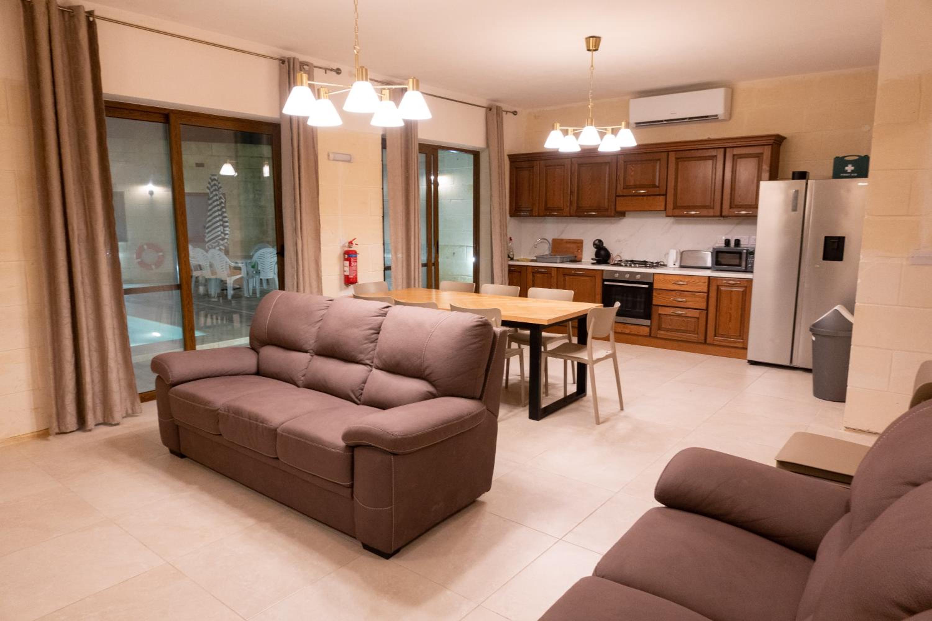 Four-Bedroom House photo 3