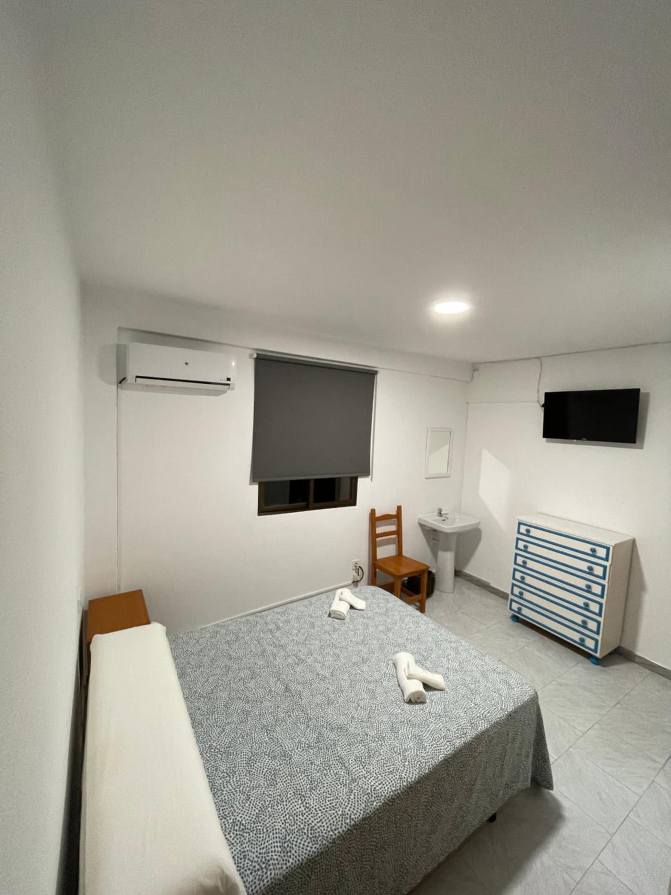 Double Room with Shared Bathroom photo 3