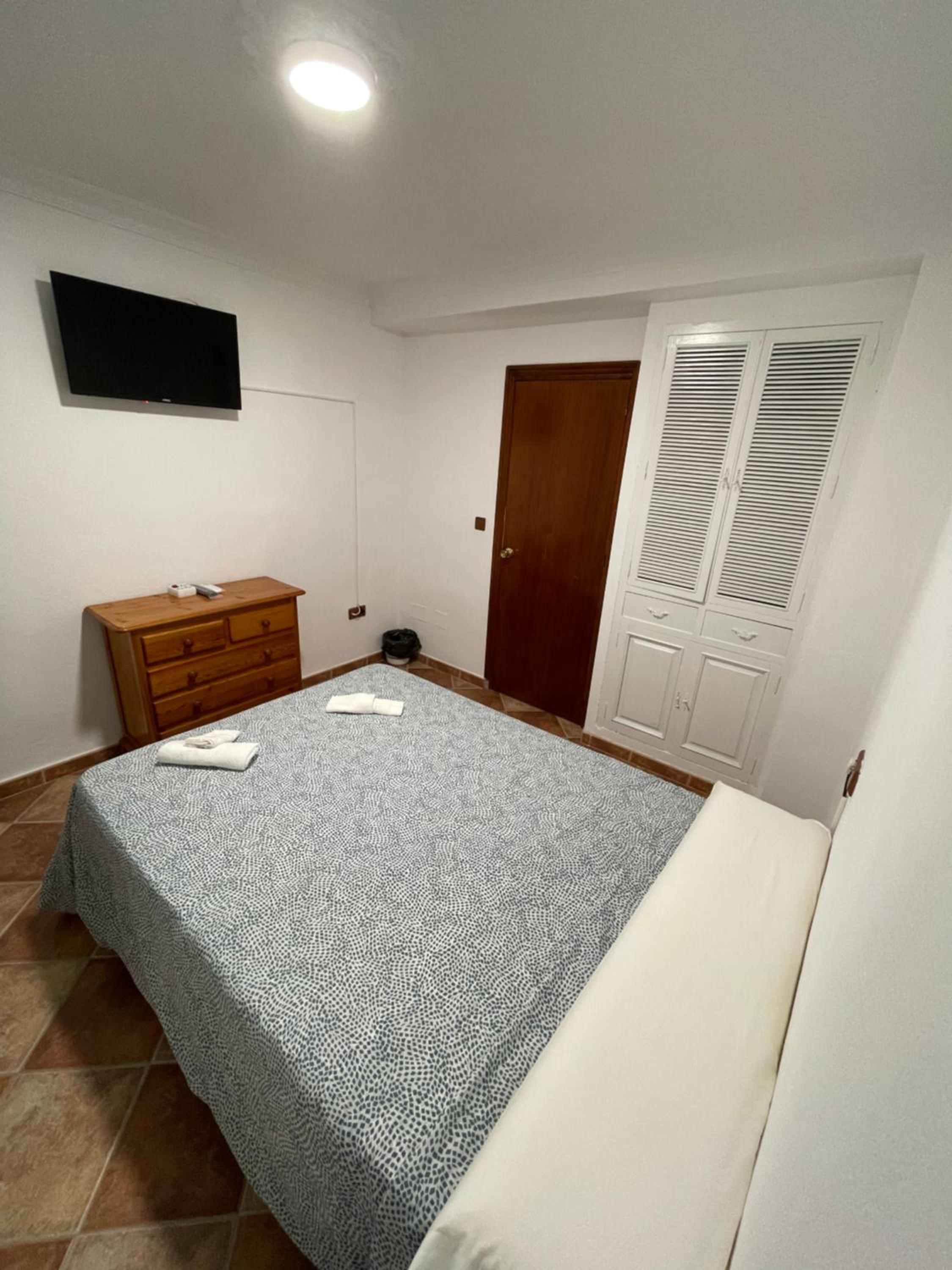 Double Room with Shared Bathroom photo 2