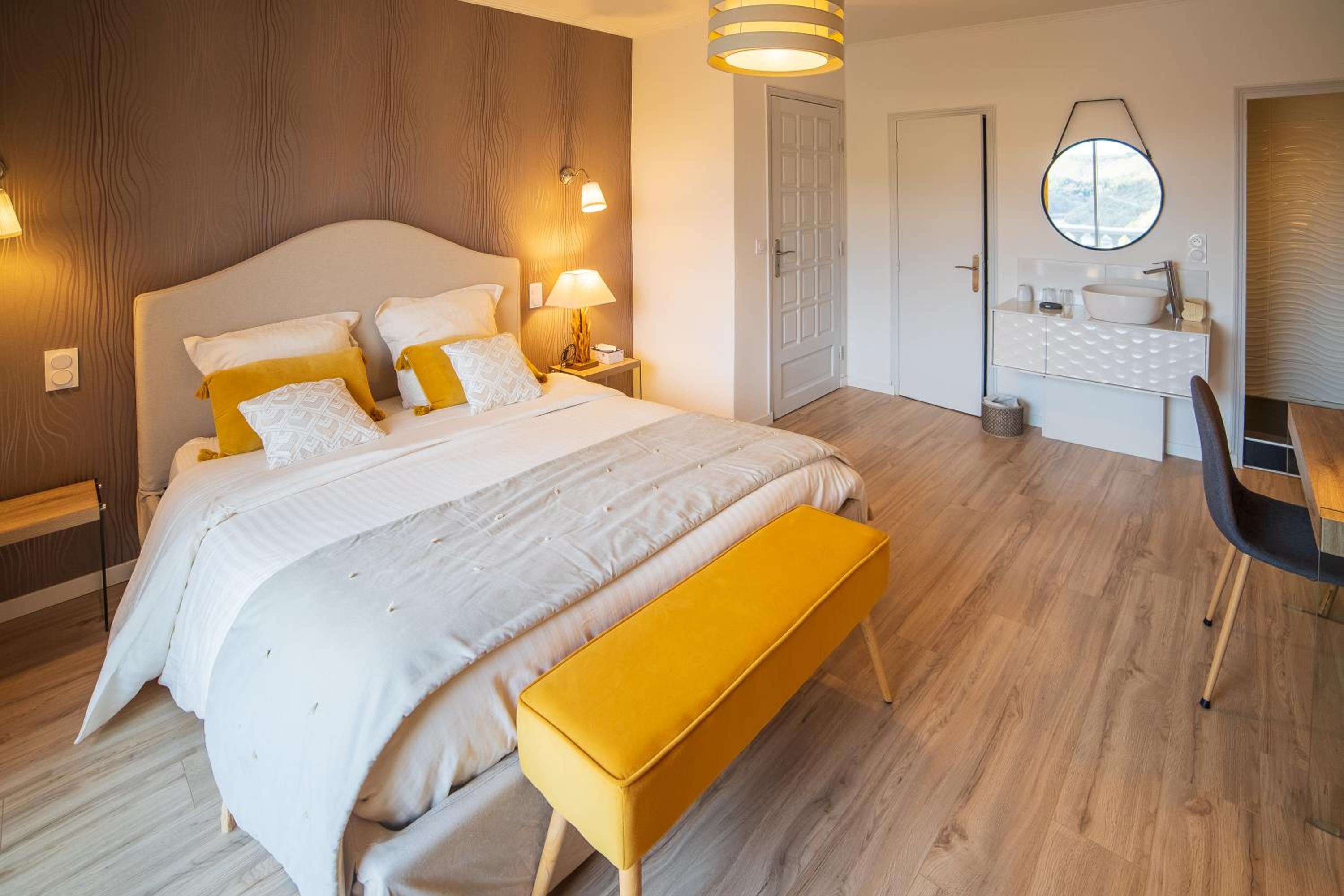 Double Room with Lake View - Photo 7