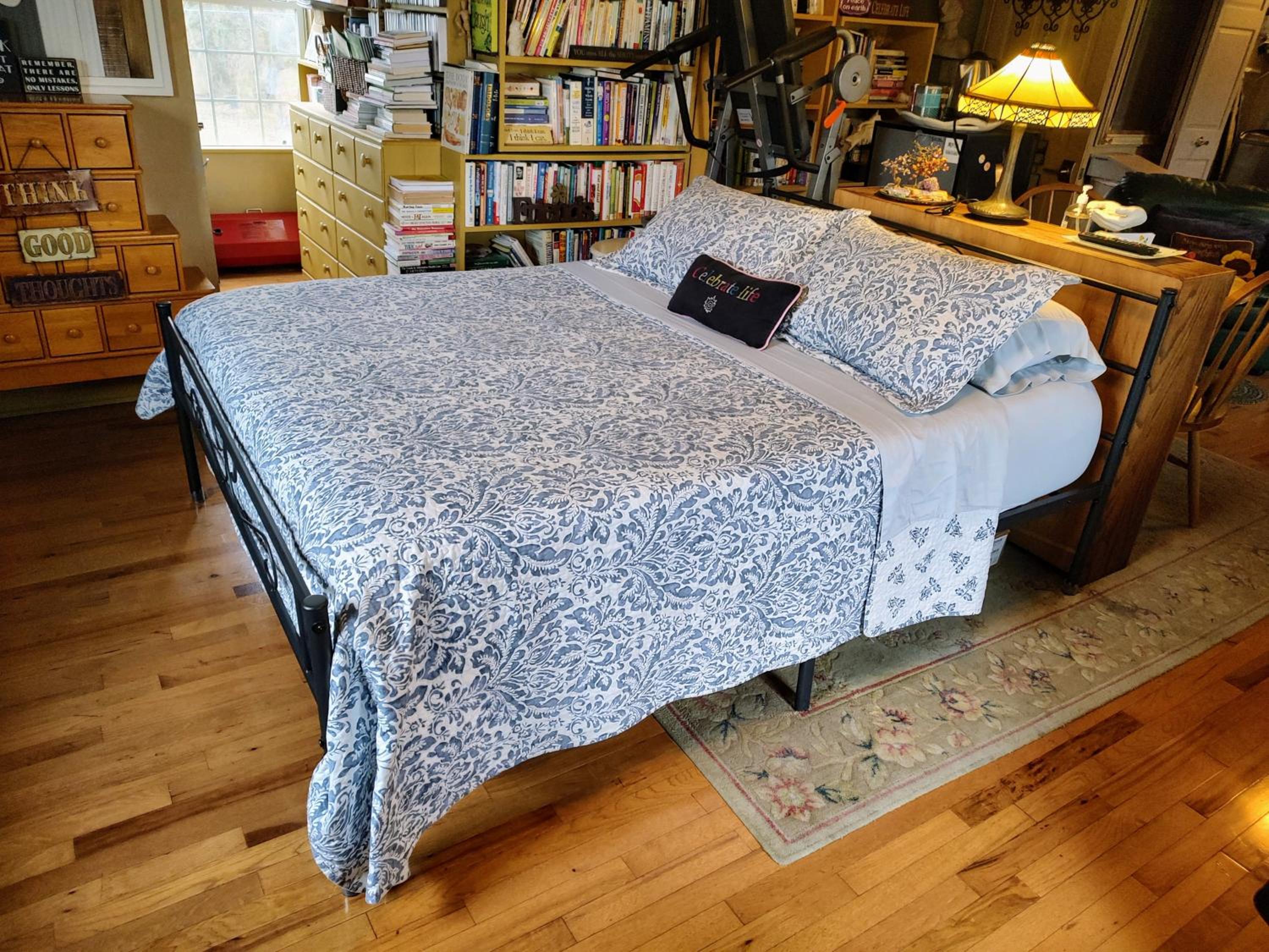 Deluxe Queen Suite - Photo 3