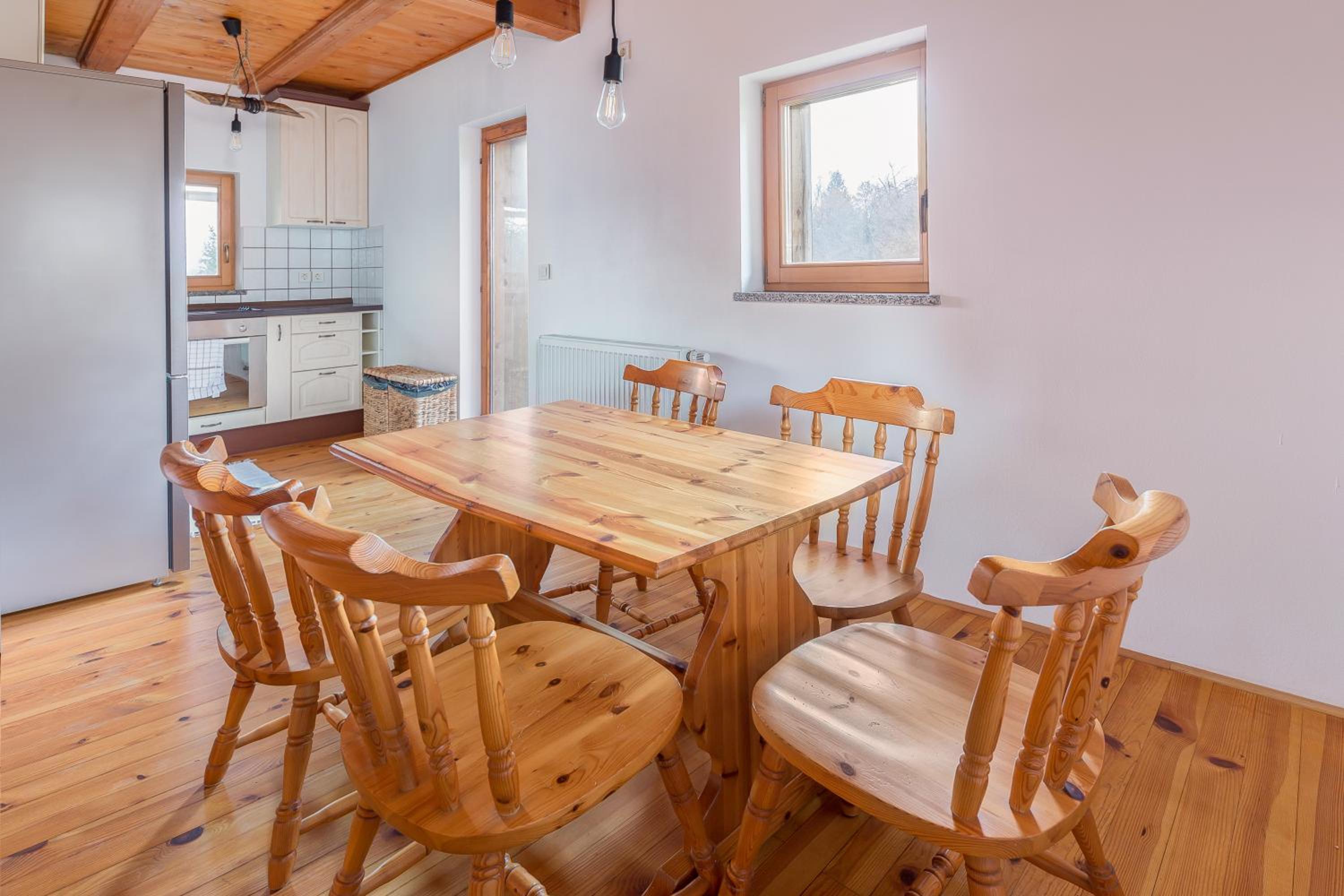 One-Bedroom Apartment with Balcony and Mountain View   photo 2
