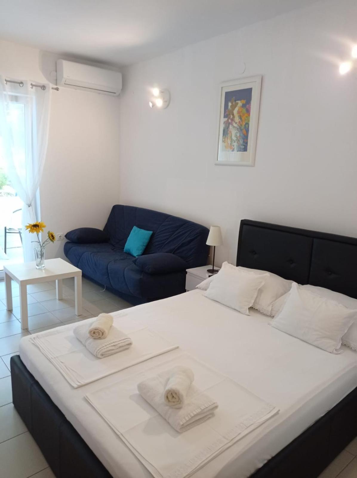 Studio Apartment with Sea View photo 1