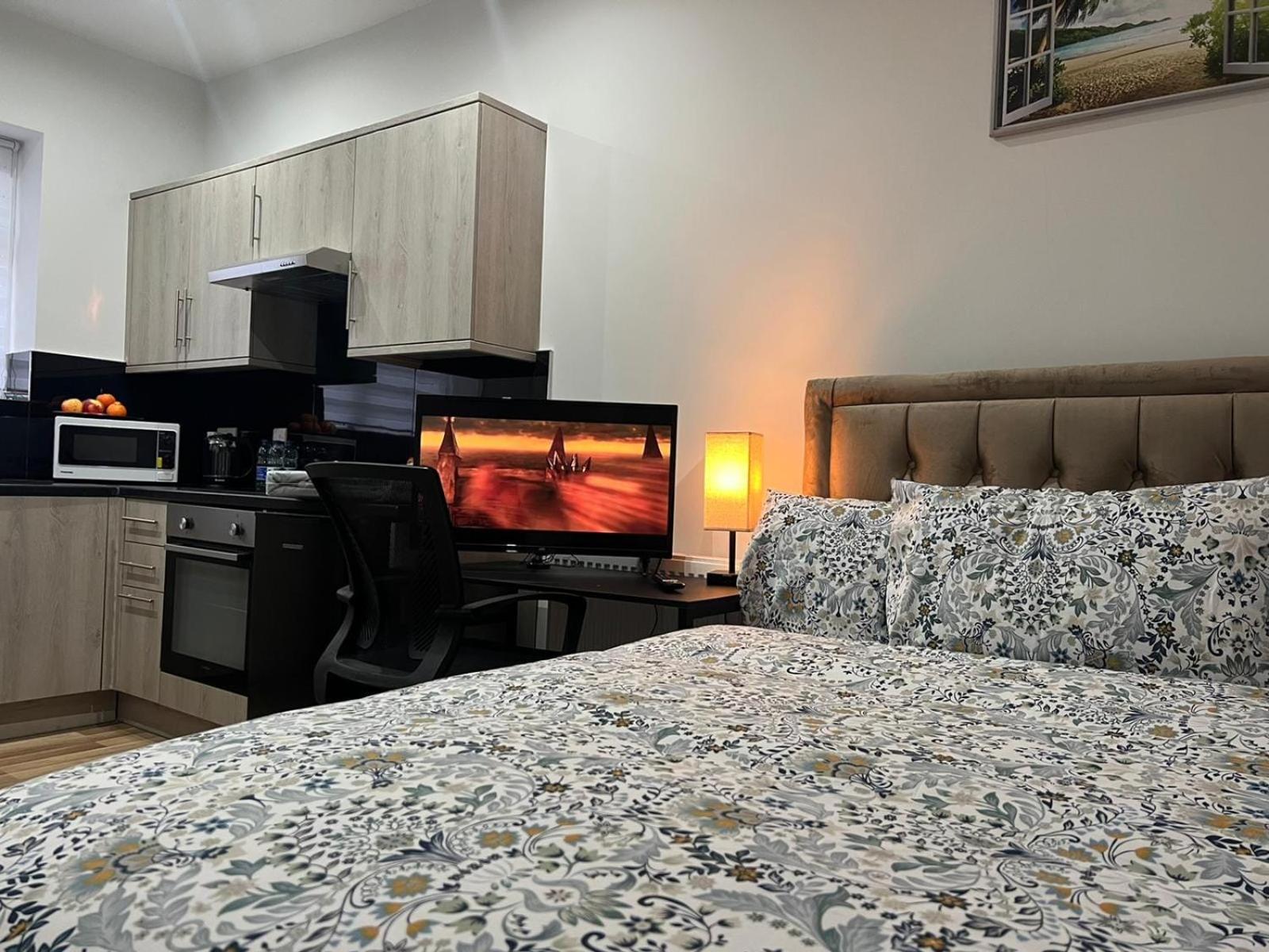 Studio Apartment photo 1