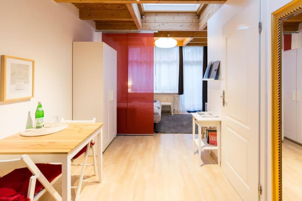 One-Bedroom Apartment photo 1