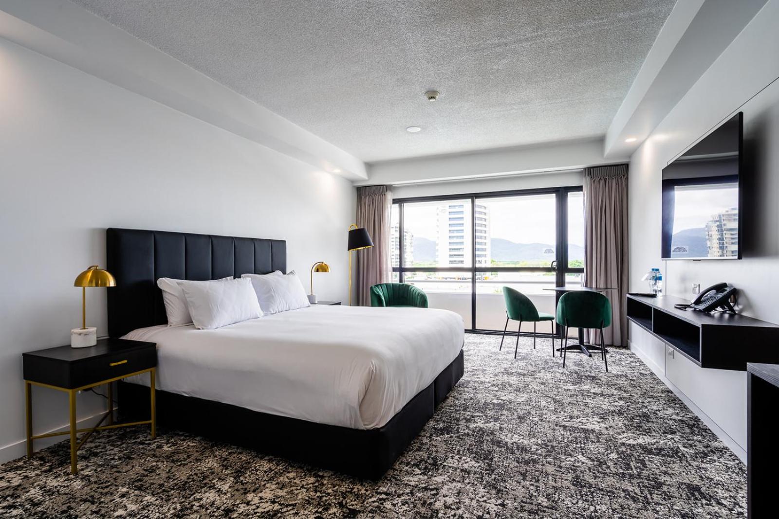Superior King Room with Views