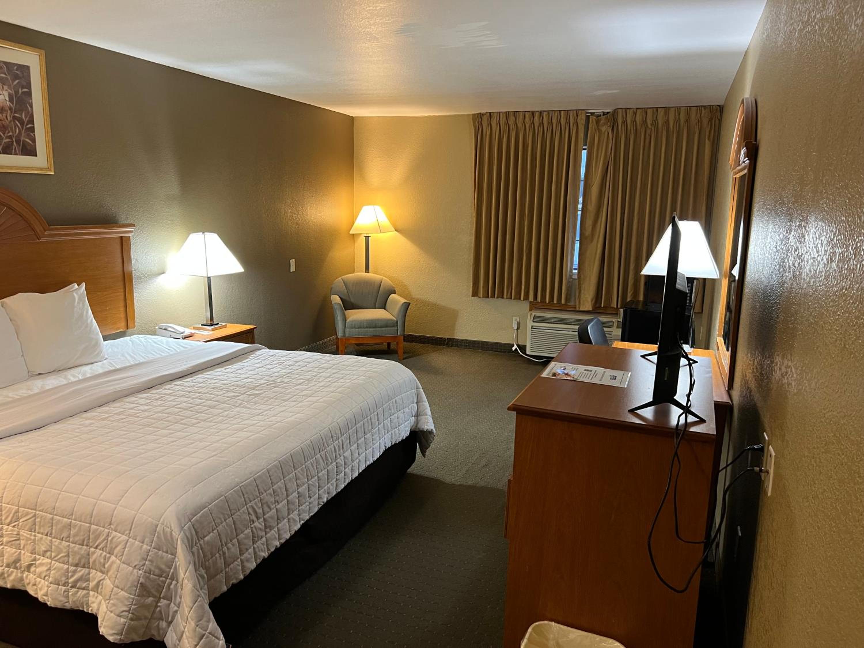 King Room - Non-Smoking - Photo 1