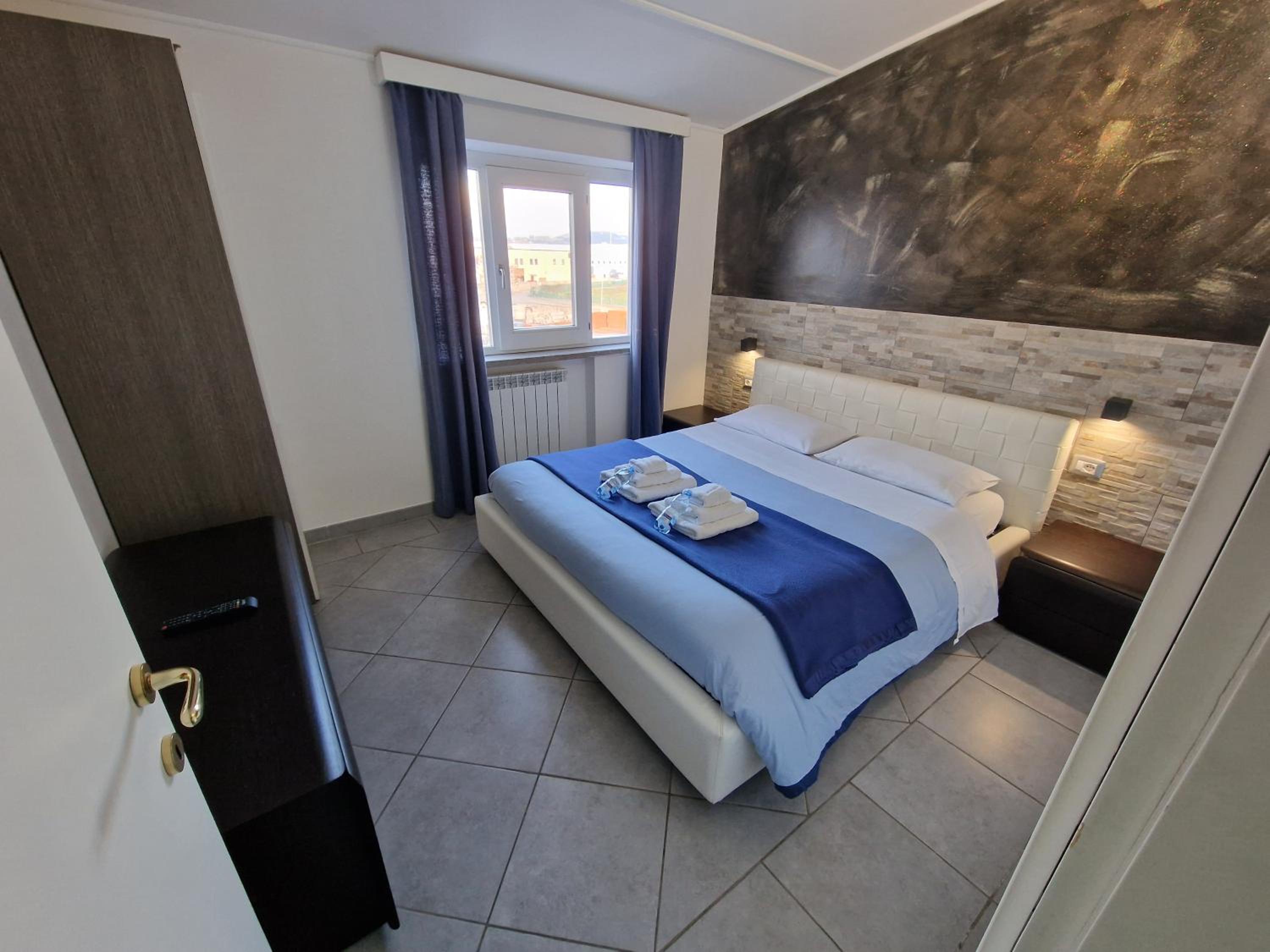 Double Room with Private Bathroom - Photo 1