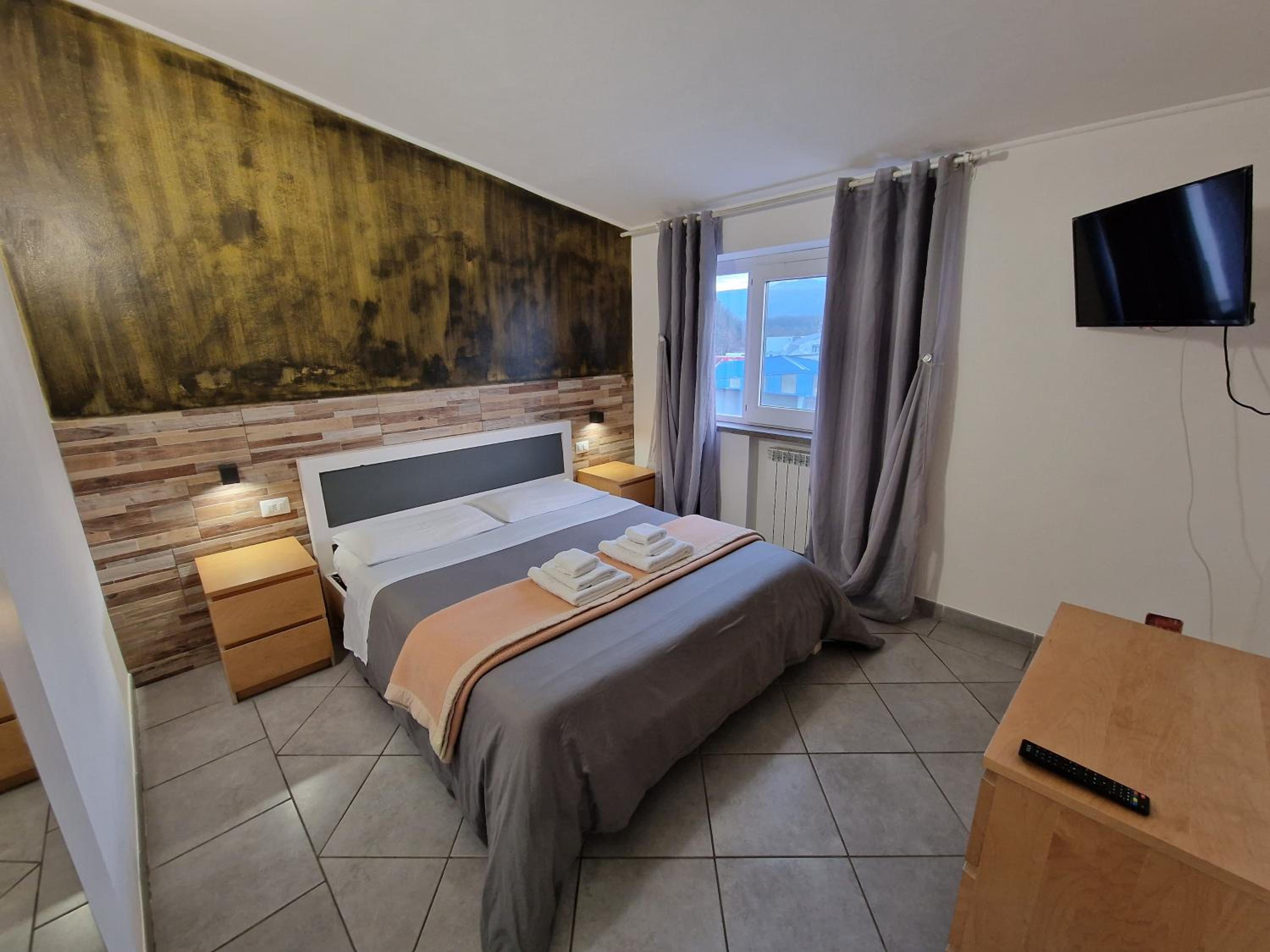 Double Room with Private Bathroom - Photo 10