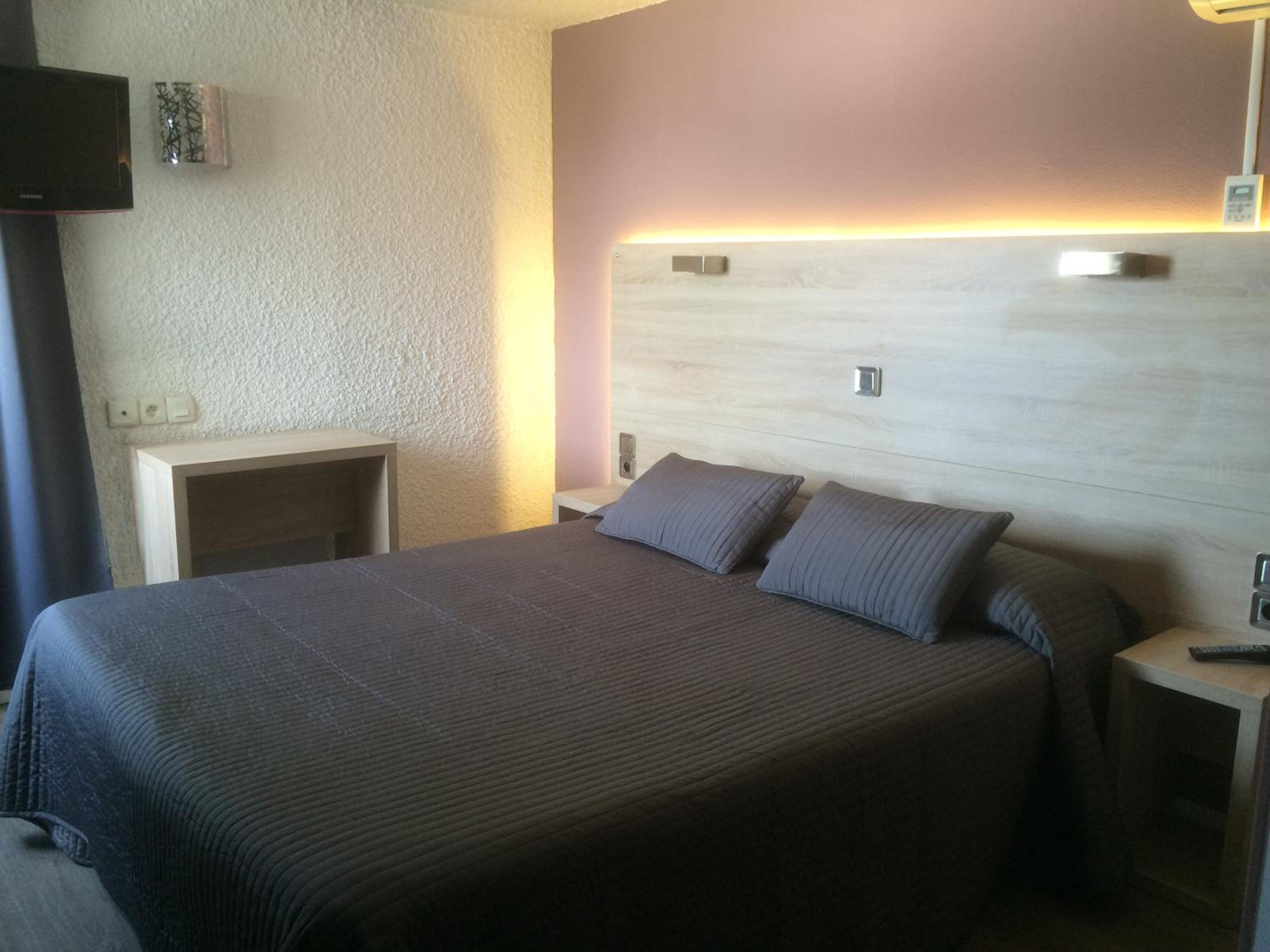 Standard Double Room - Photo 3