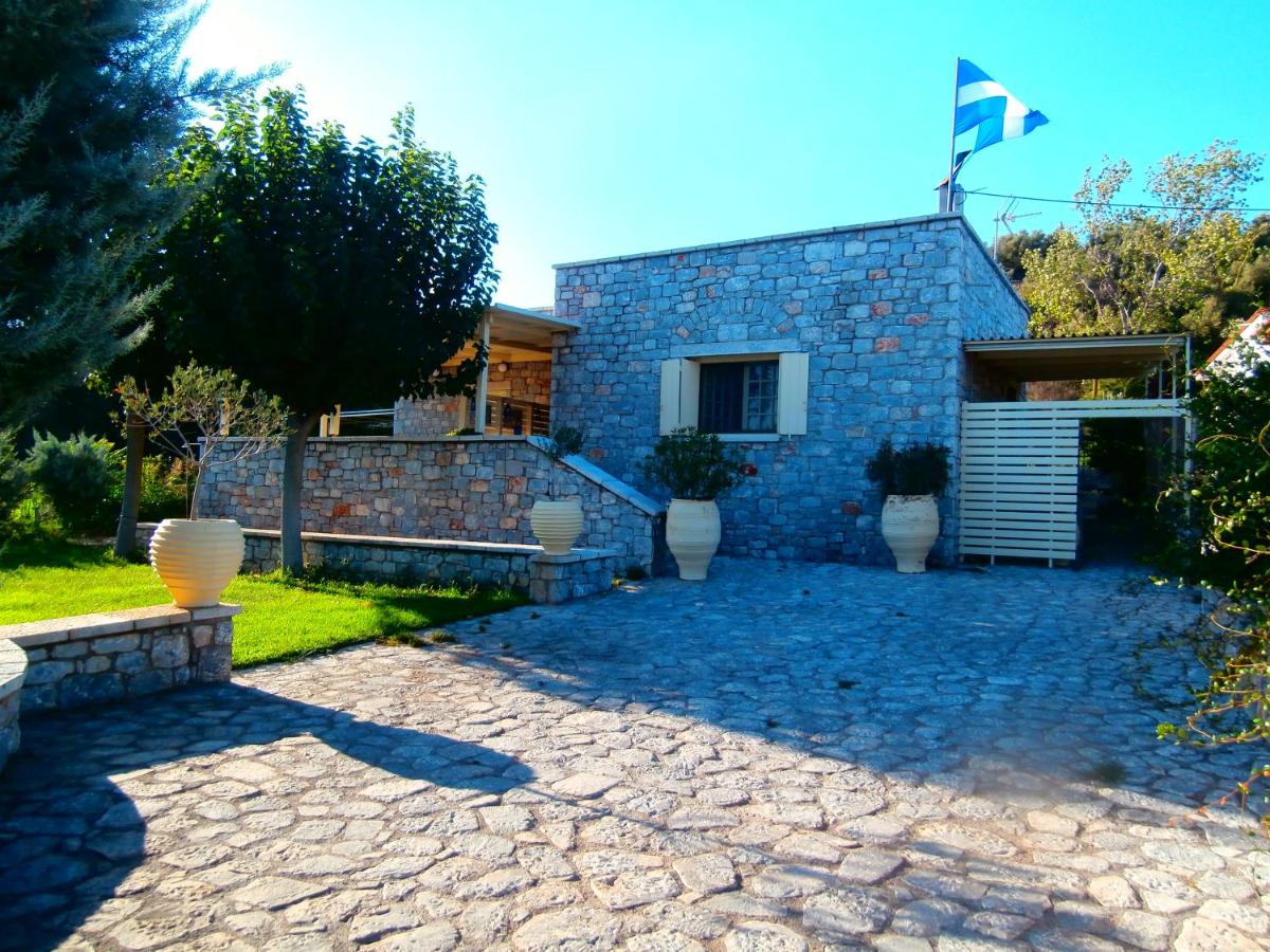 Villa photo 1