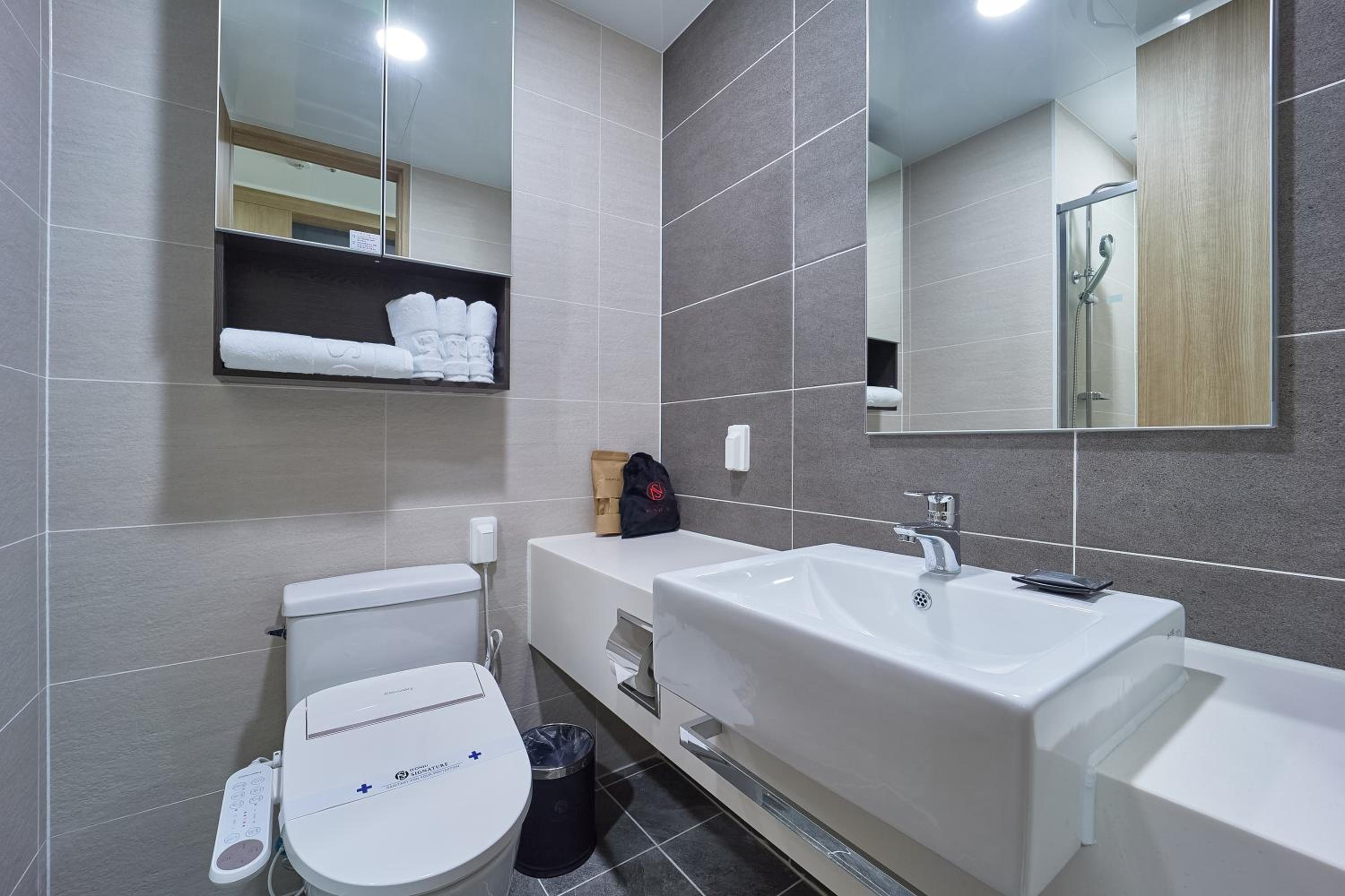 Standard Double Room - Photo 3