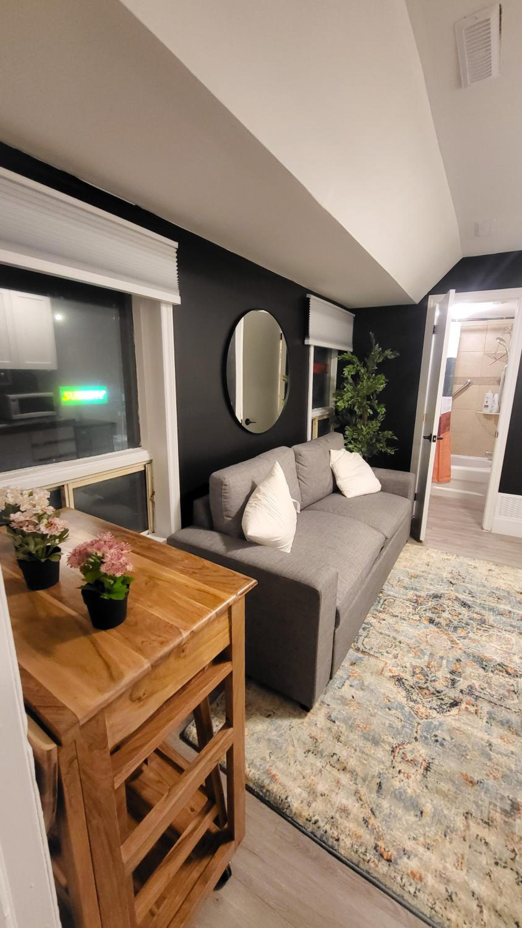 Deluxe Queen Suite