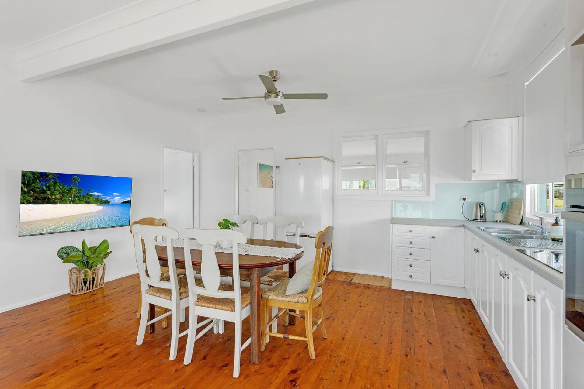 Three-Bedroom House photo 3