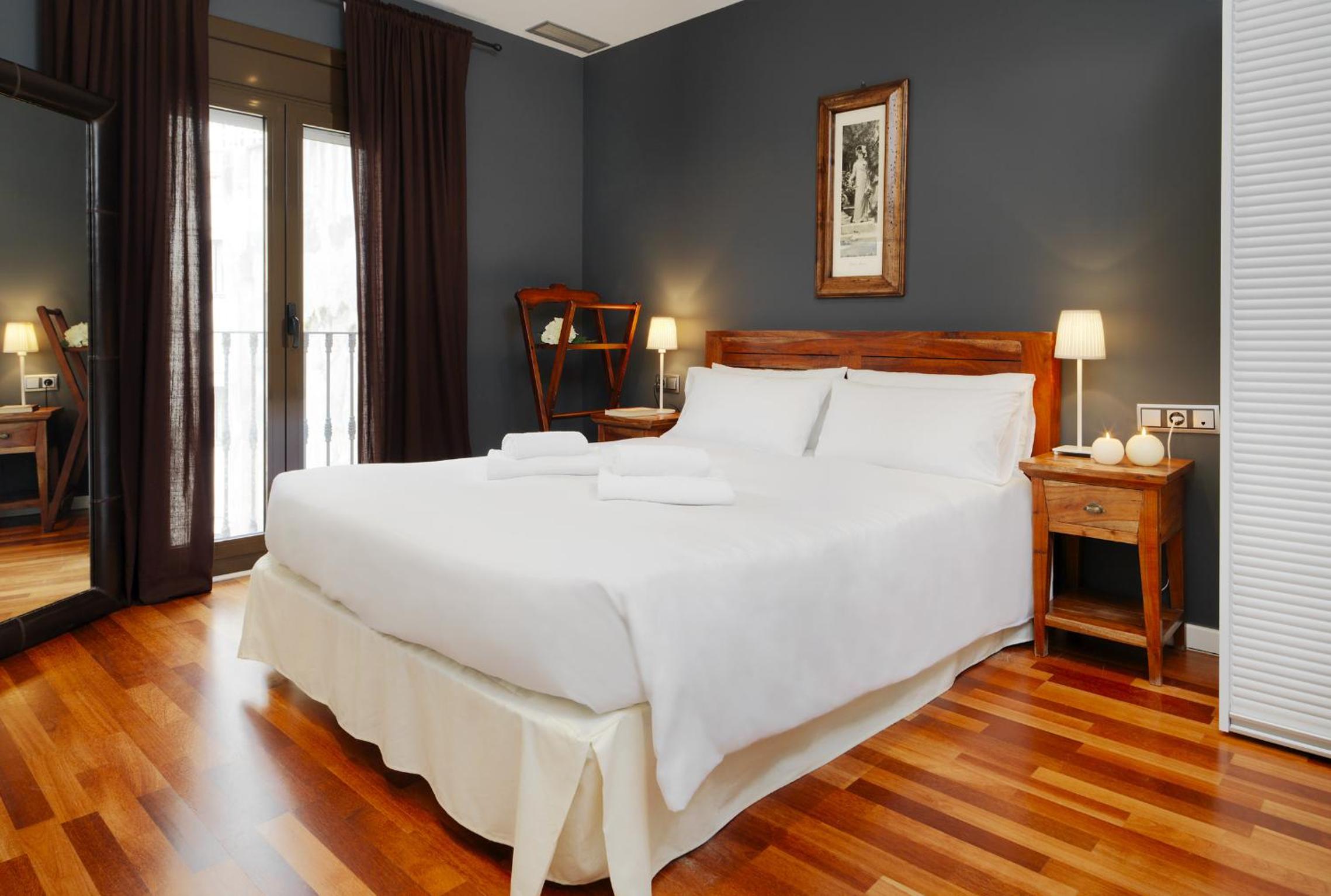 Apartamento de dos habitaciones con balcón - Pelayo, 5