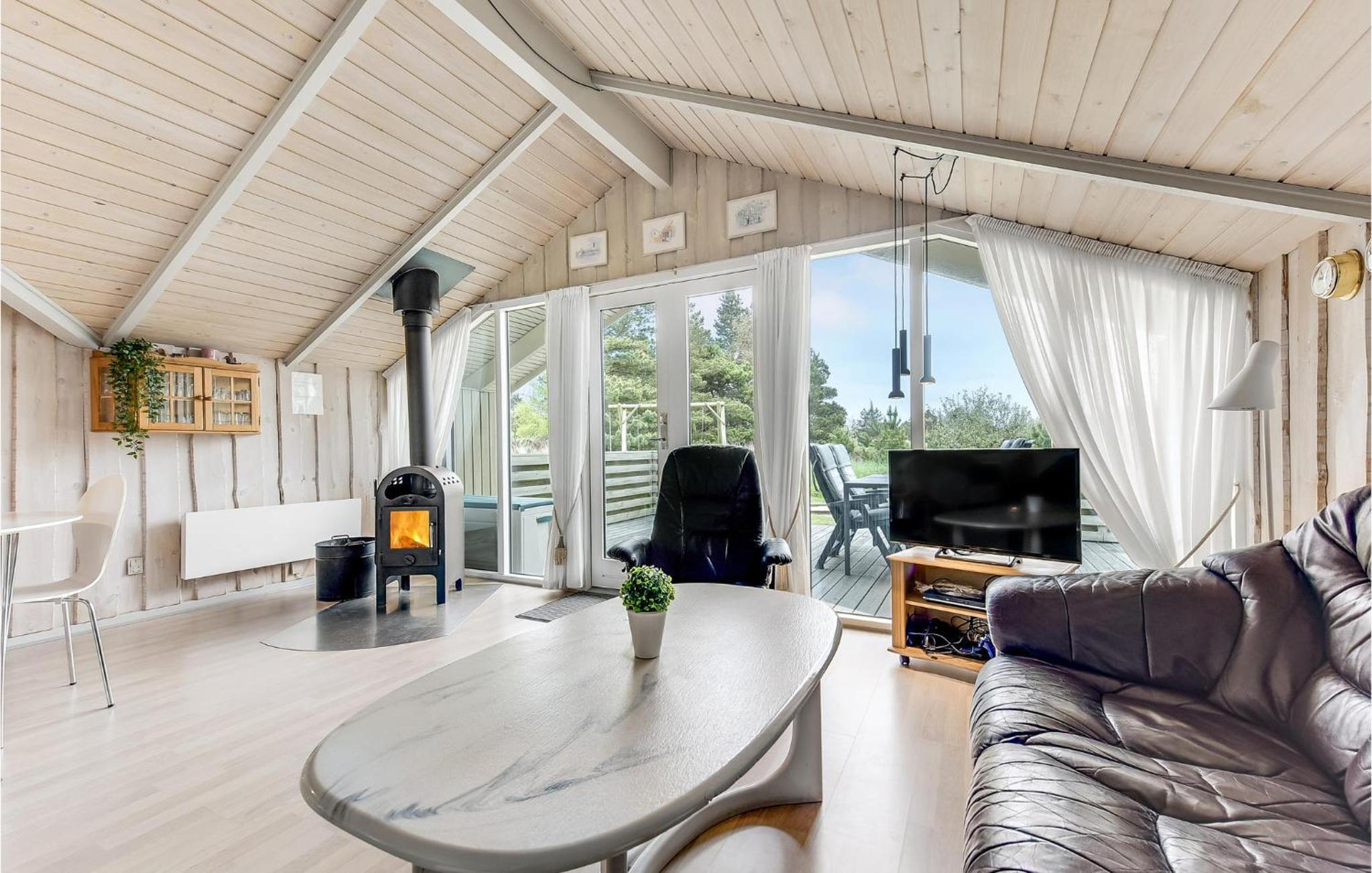 Three-Bedroom Vacation Home  photo 1