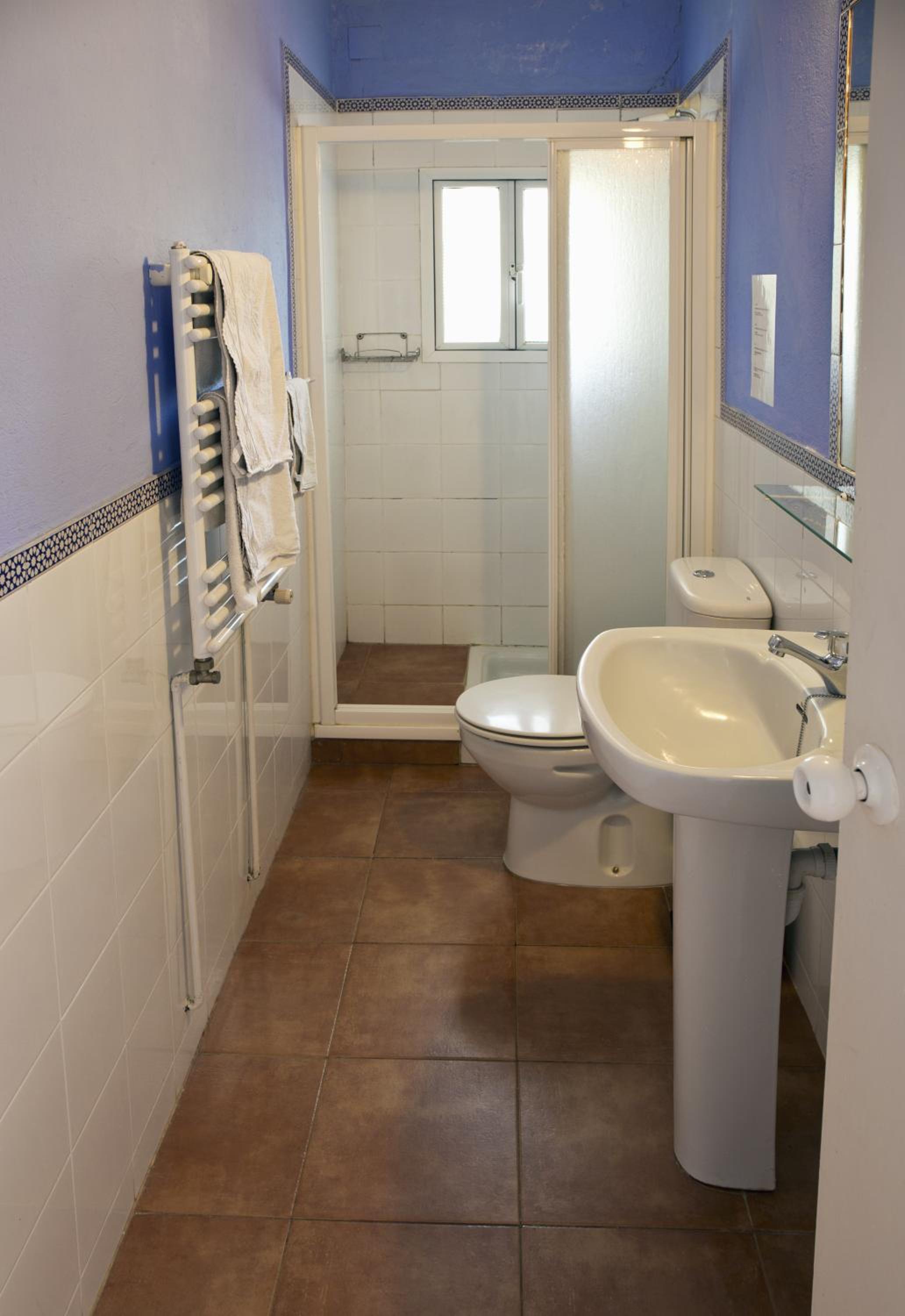 Two-Bedroom House (5 Adults) - Photo 8