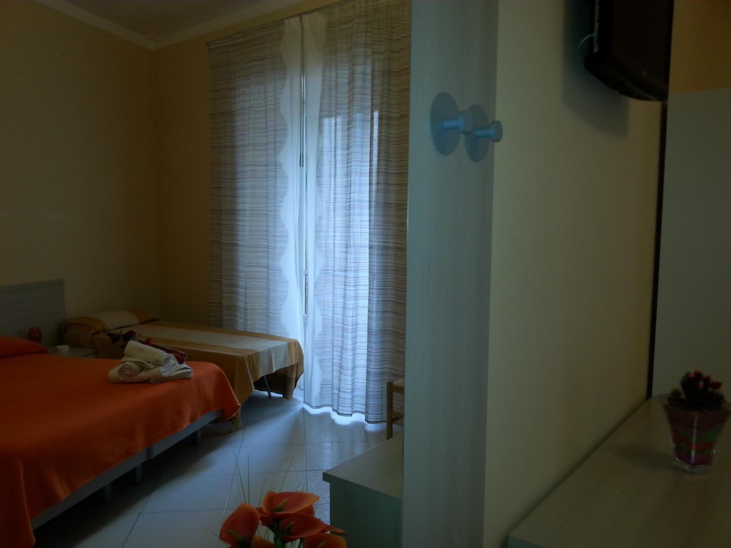 Triple Room - Photo 2
