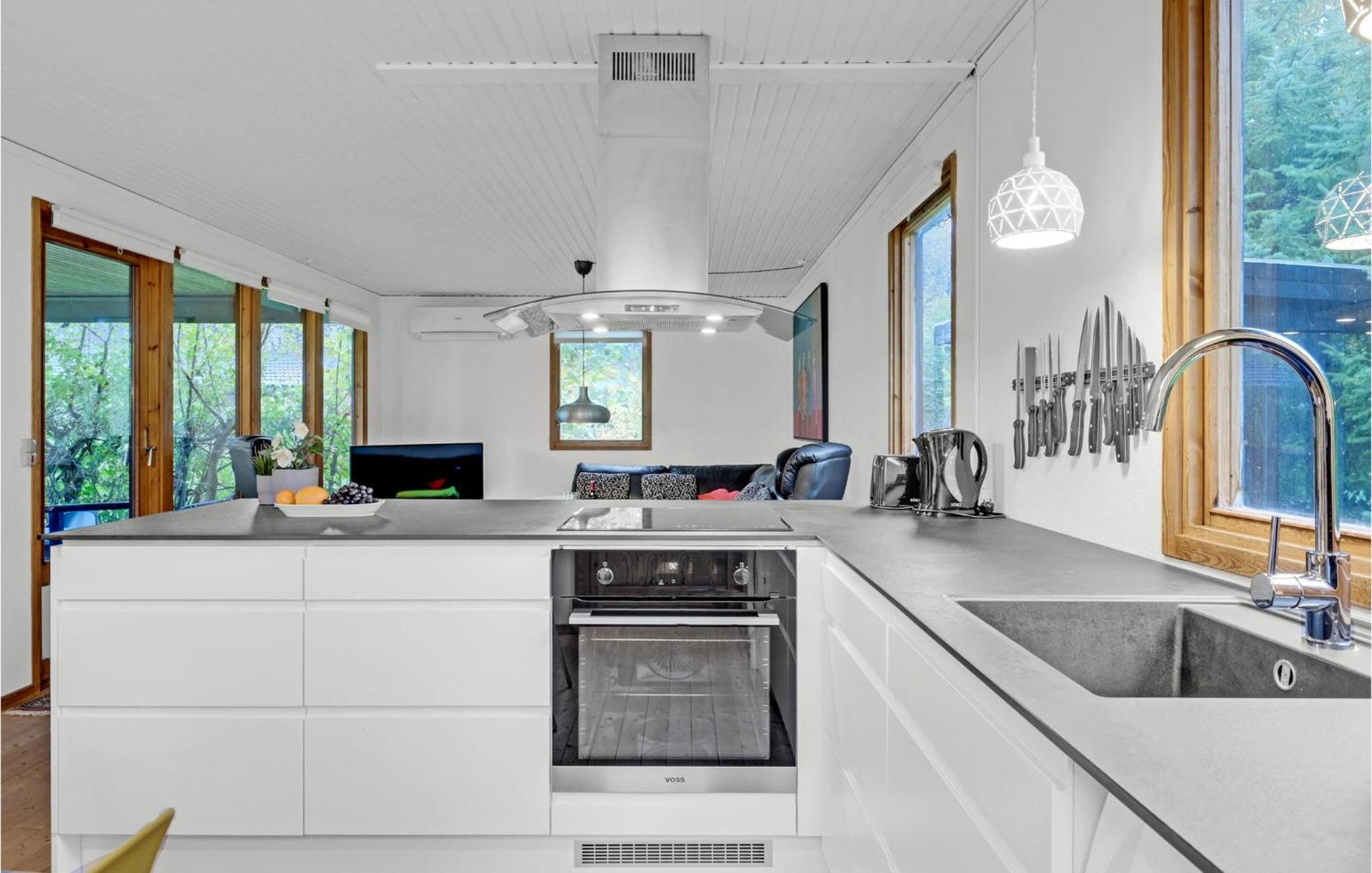Three-Bedroom Vacation Home  photo 2