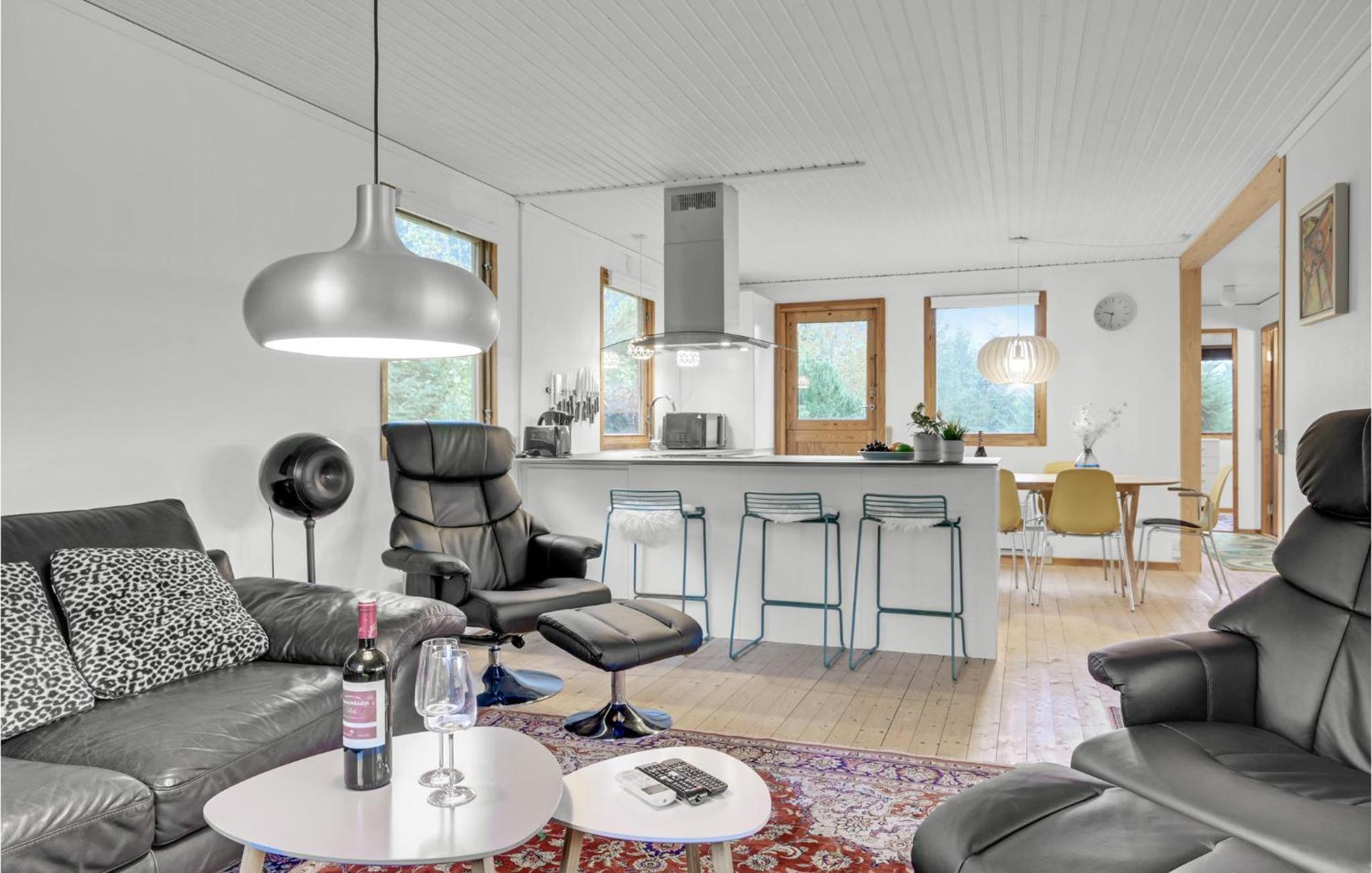 Three-Bedroom Vacation Home  photo 1