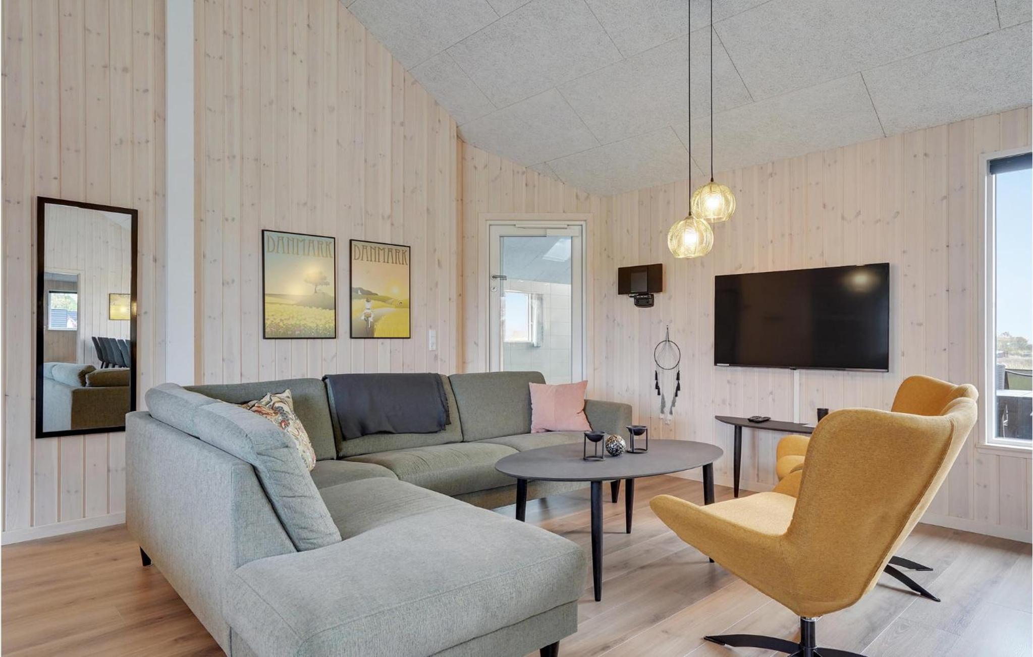 Eight-Bedroom Holiday Home photo 1