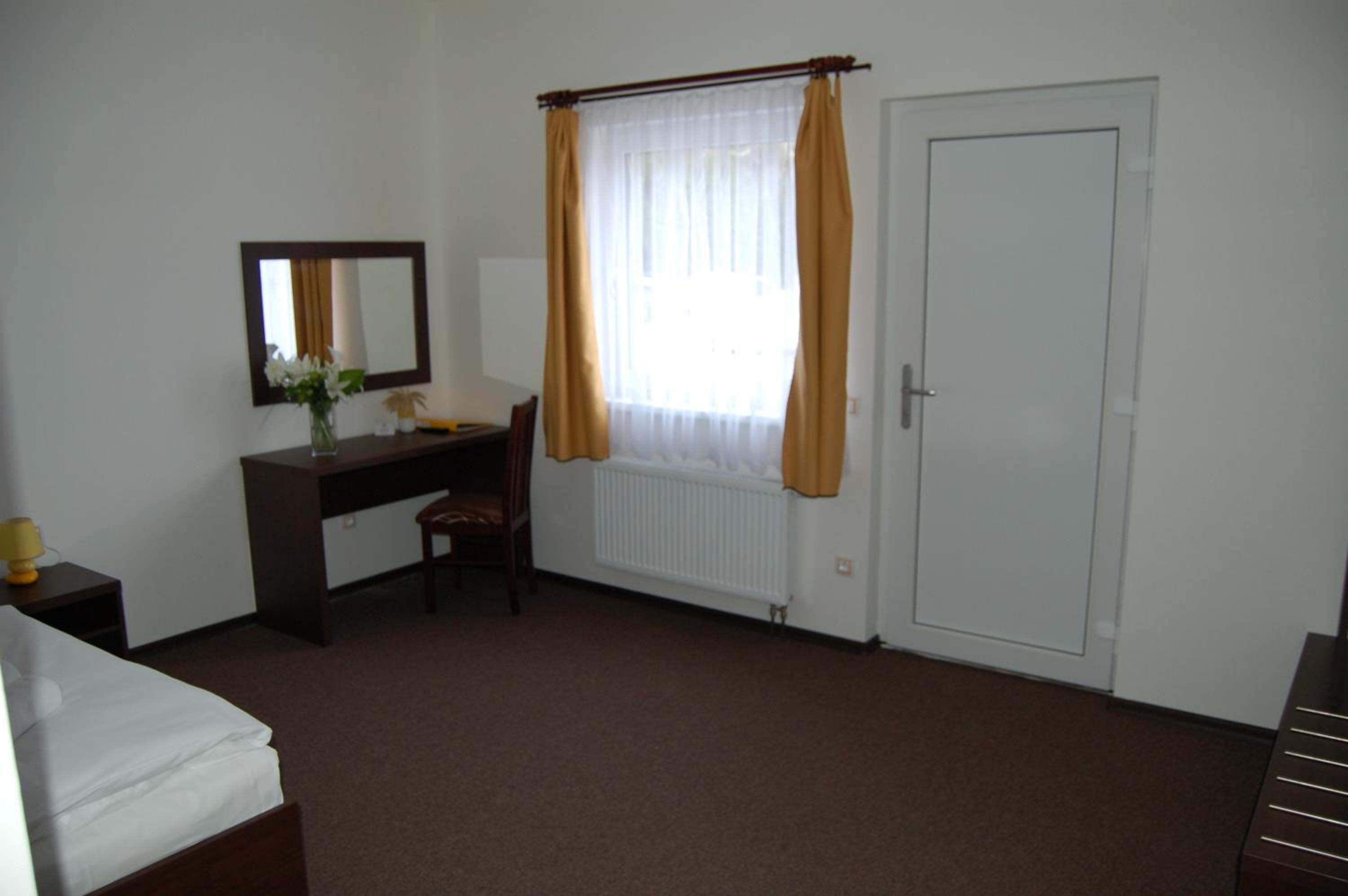 Single Room - Disability Access photo 1