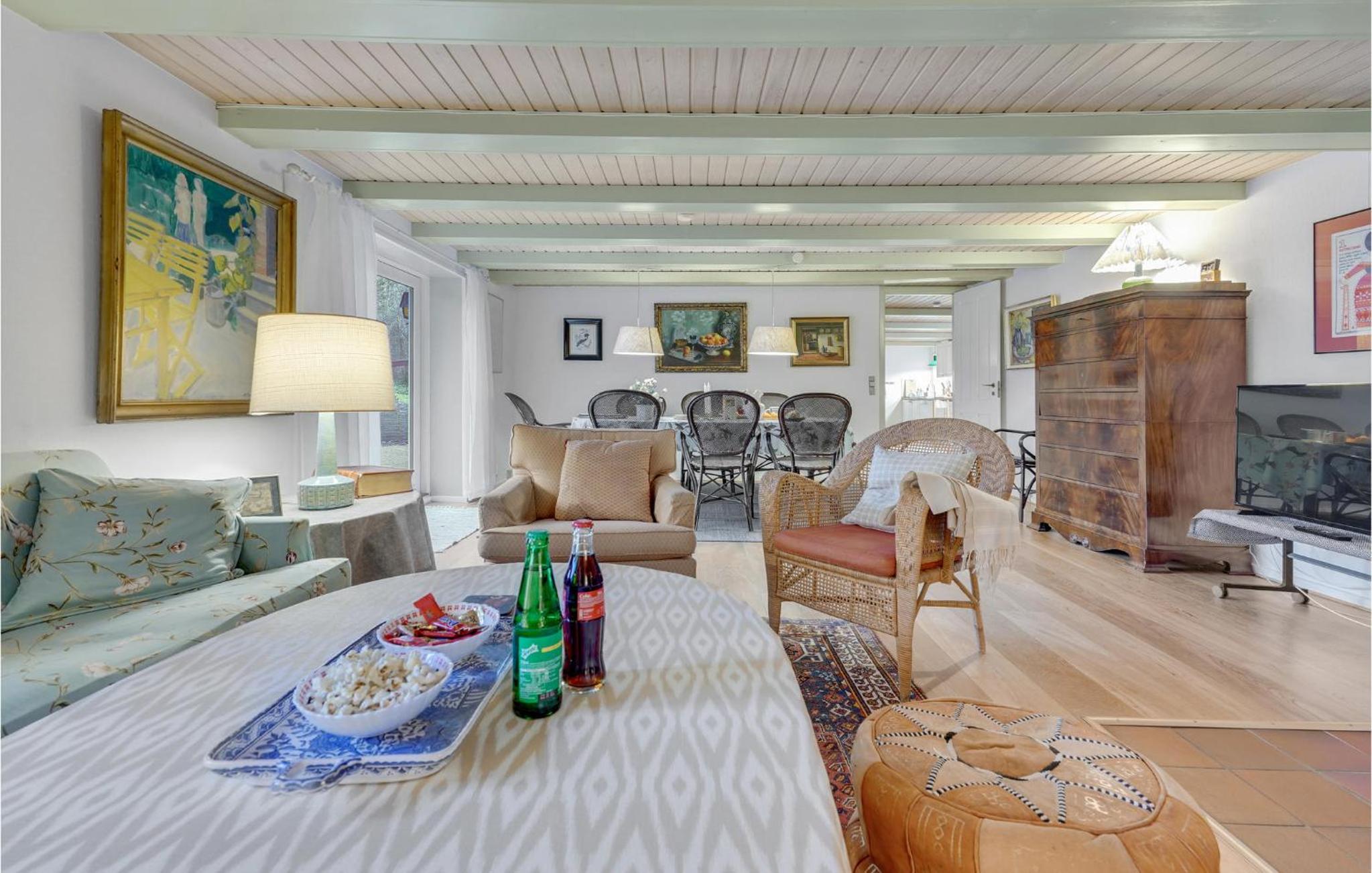 Three-Bedroom Vacation Home  photo 2