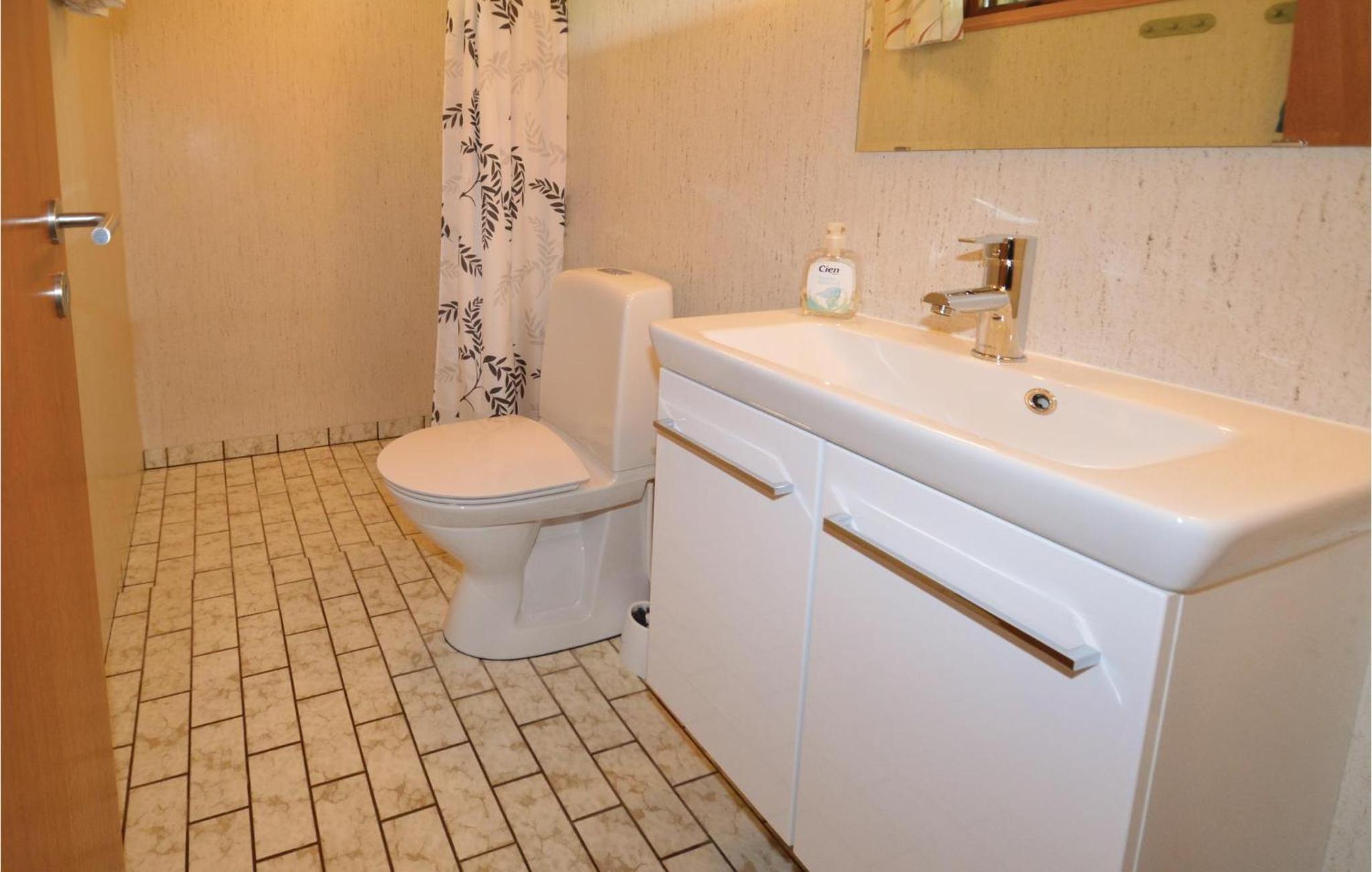 Three-Bedroom Vacation Home  photo 3