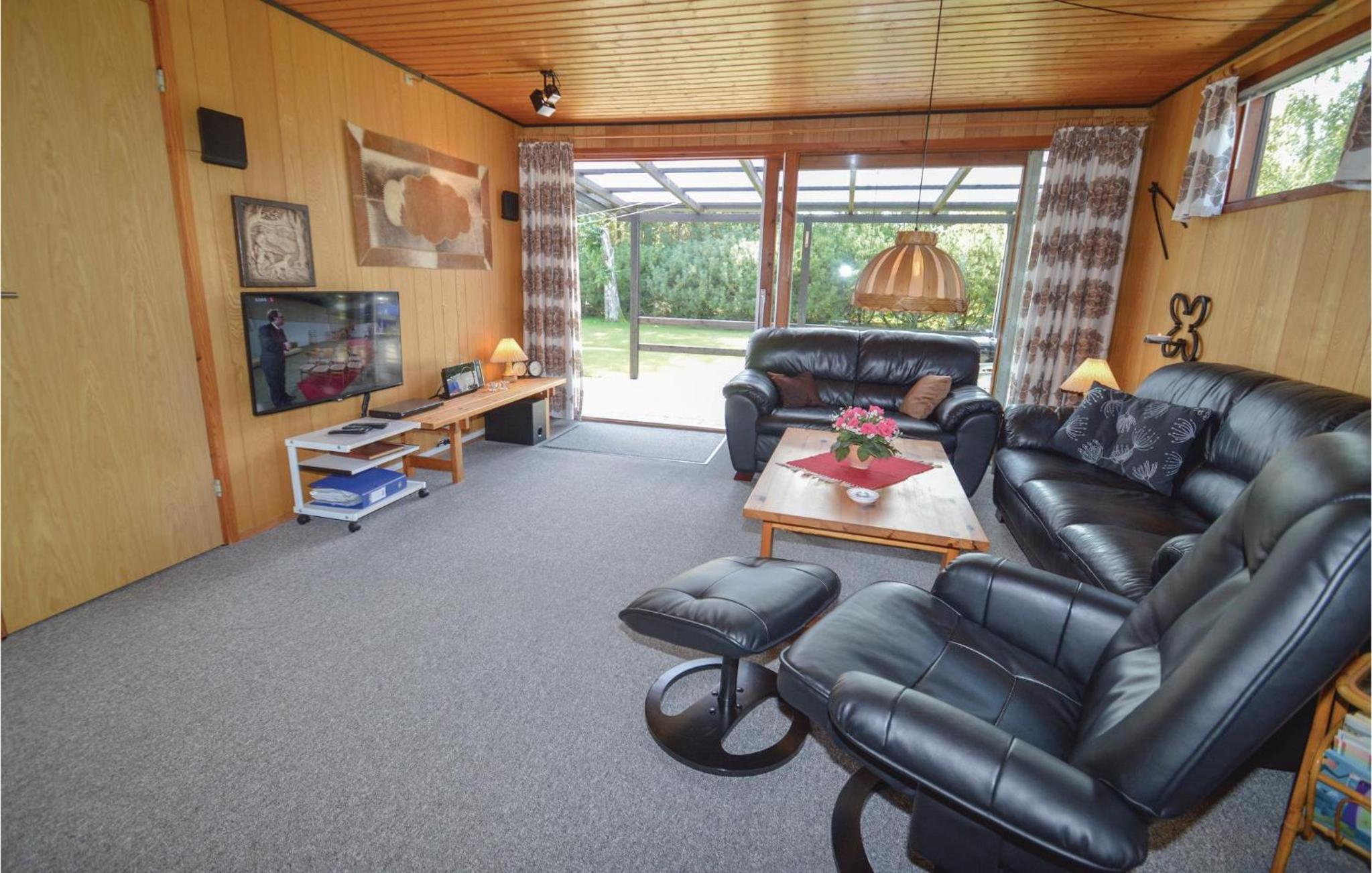 Three-Bedroom Vacation Home  photo 1