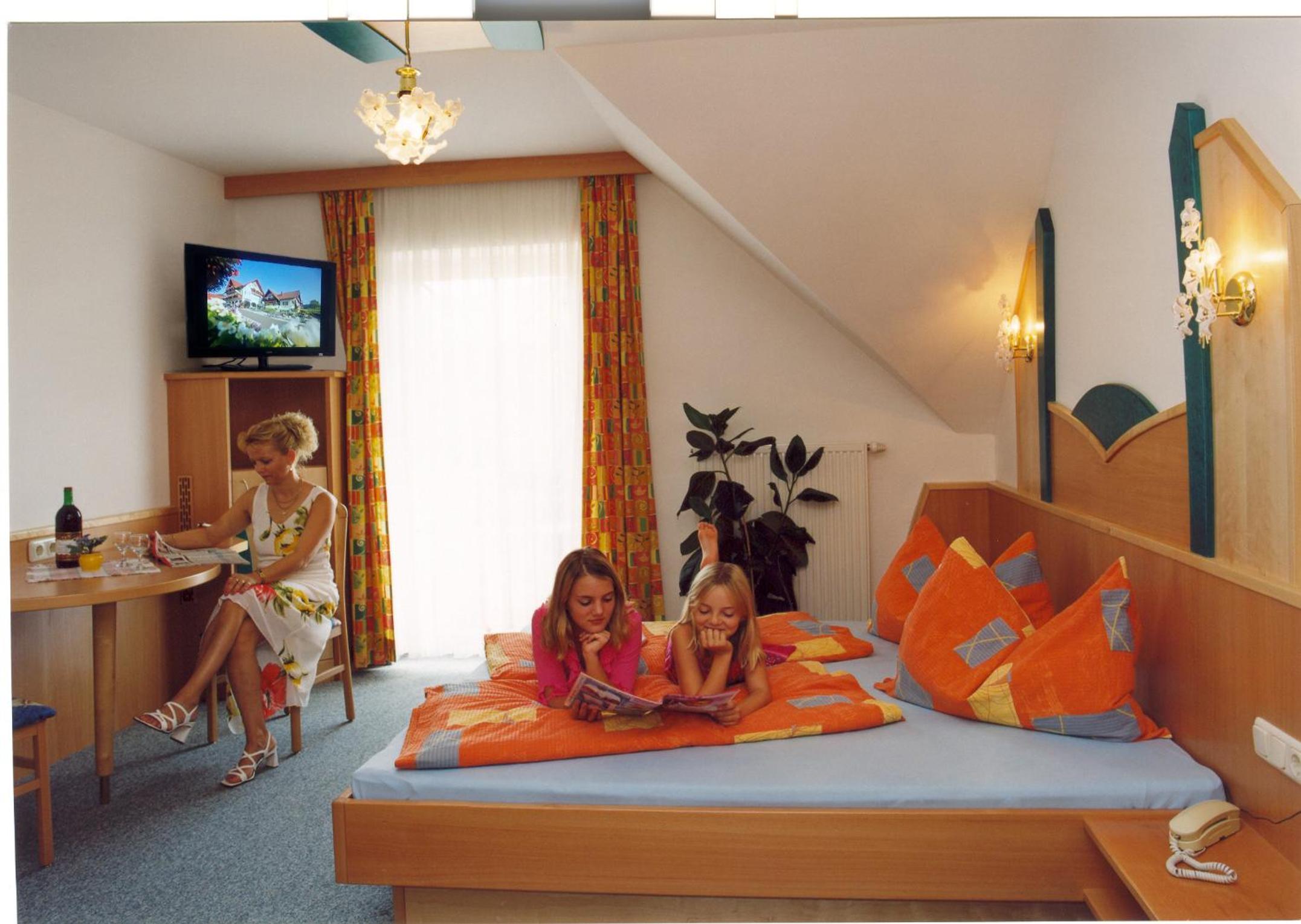 Quadruple Room (2 Adults + 2 Children) photo 2
