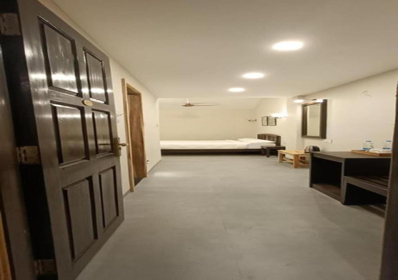 Deluxe Double Room with Balcony photo 3